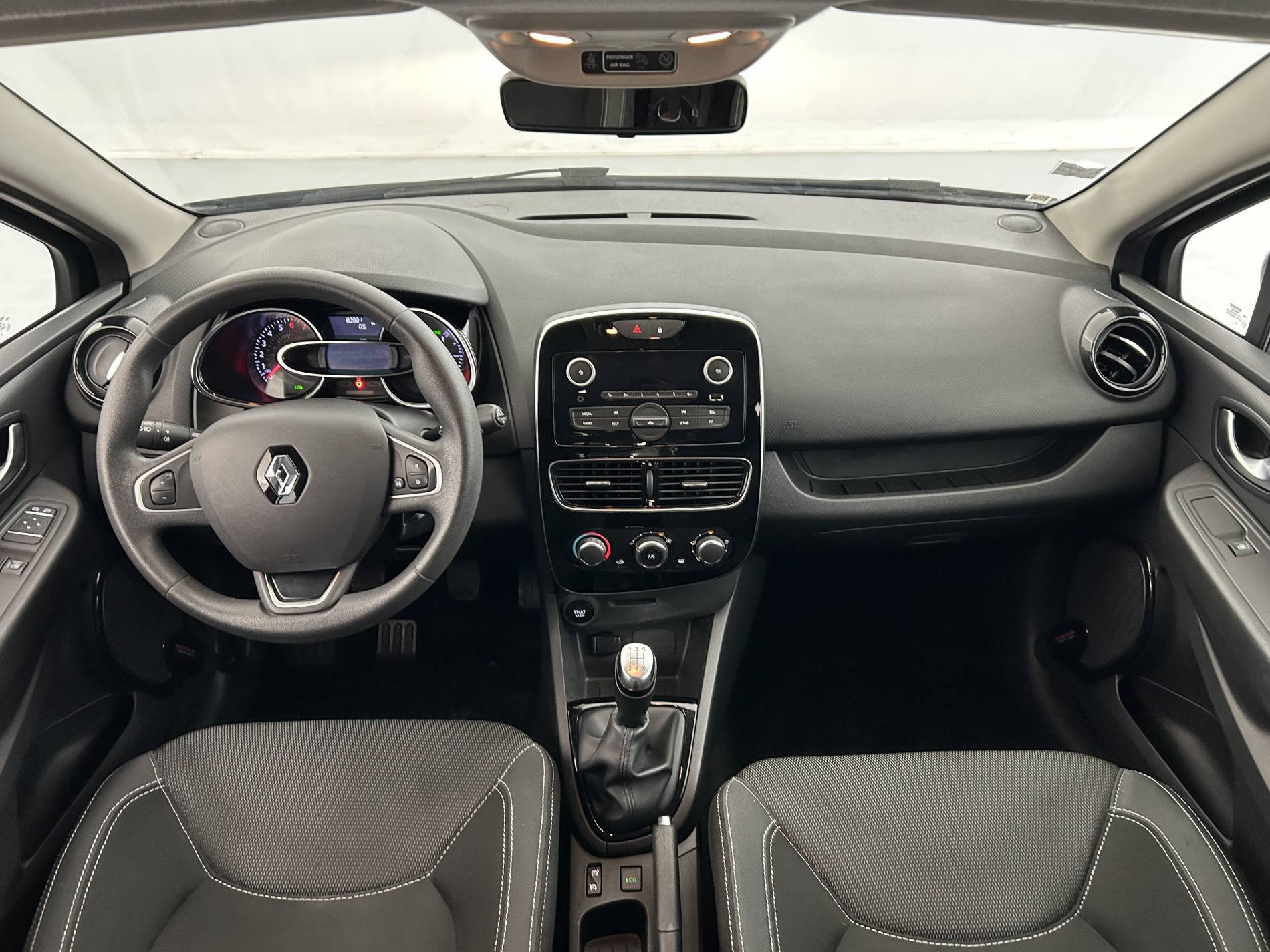 Vente en ligne Renault Clio 4 Clio TCe 90 E6C au prix de 10 890 €