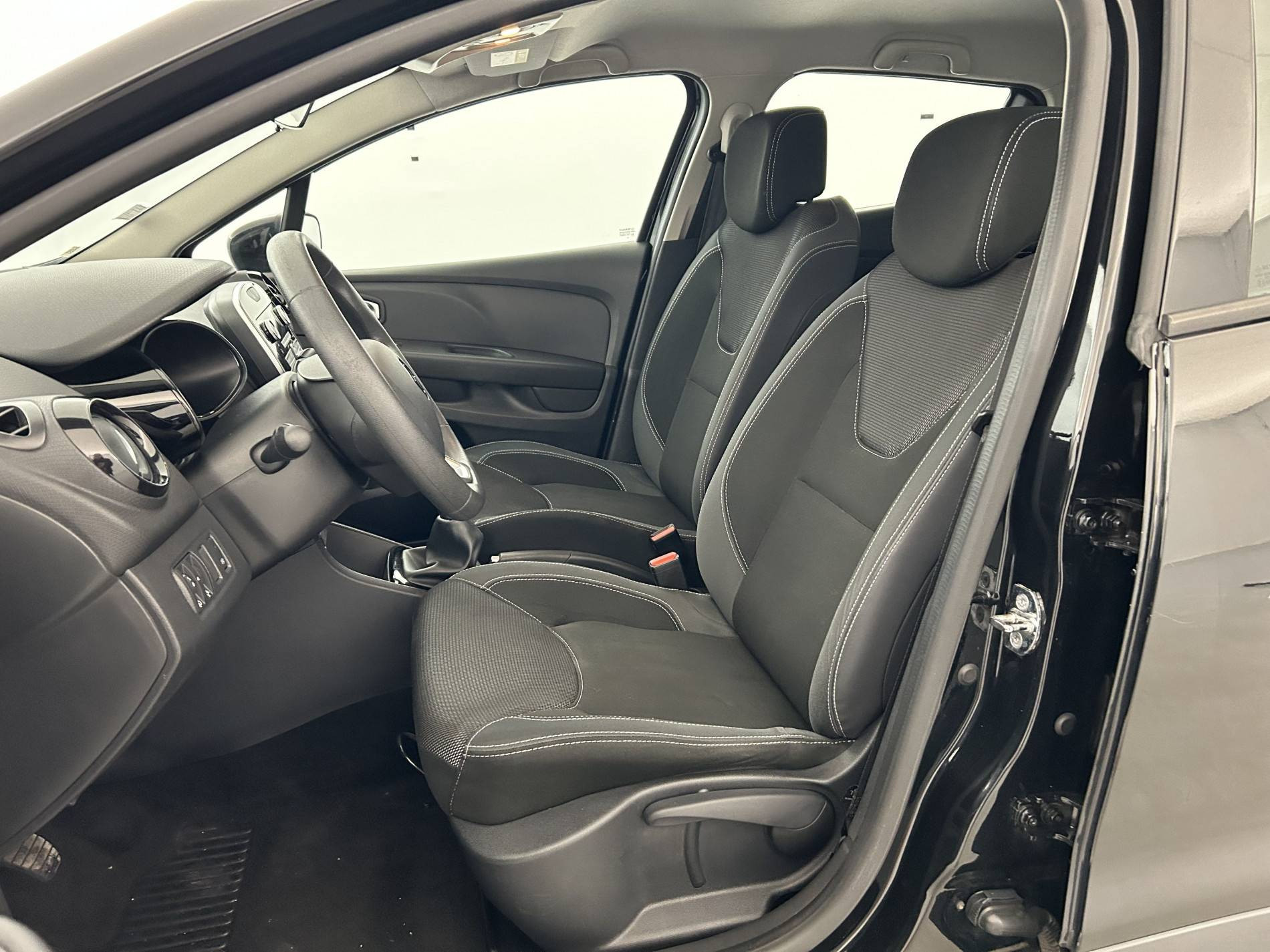 Vente en ligne Renault Clio 4 Clio TCe 90 E6C au prix de 10 890 €