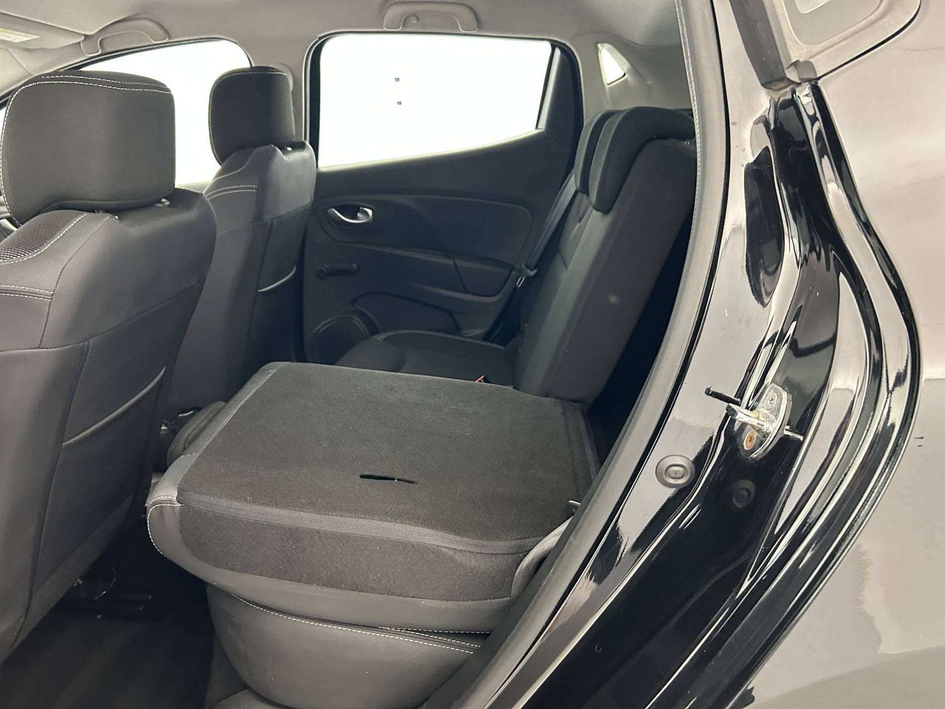 Vente en ligne Renault Clio 4 Clio TCe 90 E6C au prix de 10 890 €