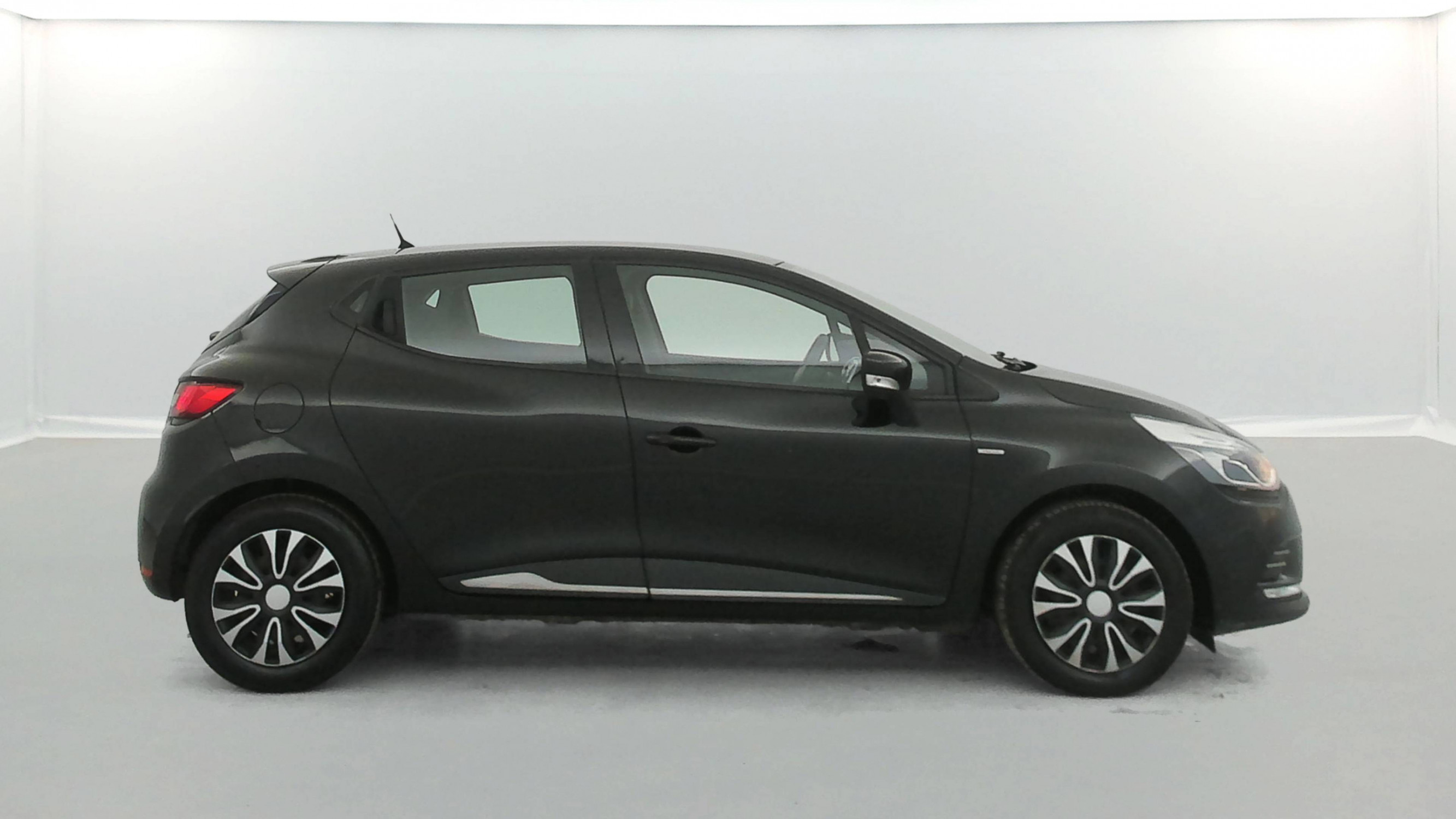 Vente en ligne Renault Clio 4 Clio TCe 90 E6C au prix de 10 890 €
