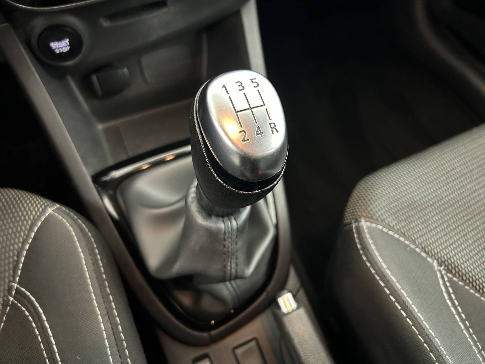 Vente en ligne Renault Clio 4 Clio TCe 90 E6C au prix de 10 890 €