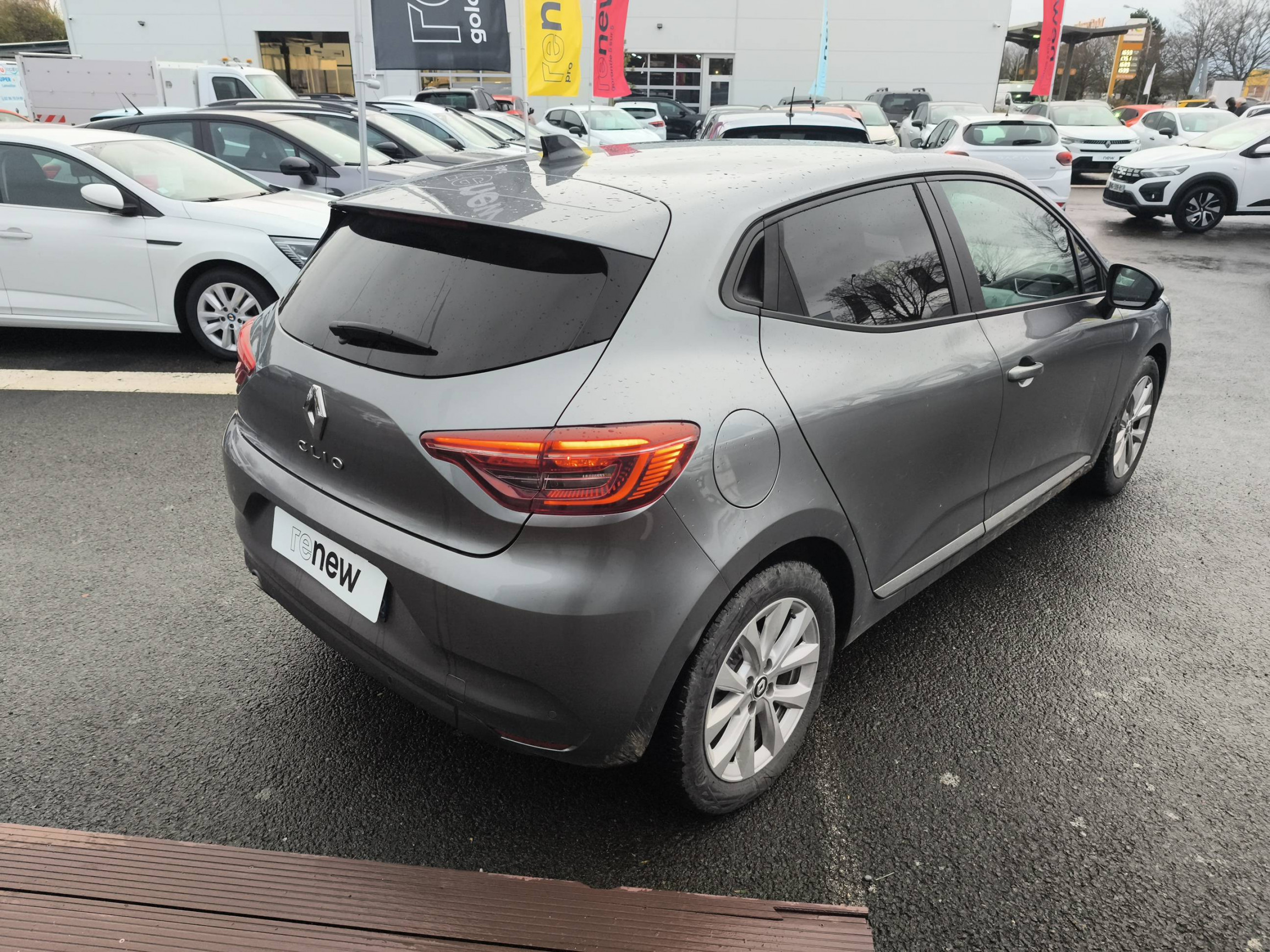 Vente en ligne Renault Clio 5 Clio TCe 90 au prix de 14 890 €