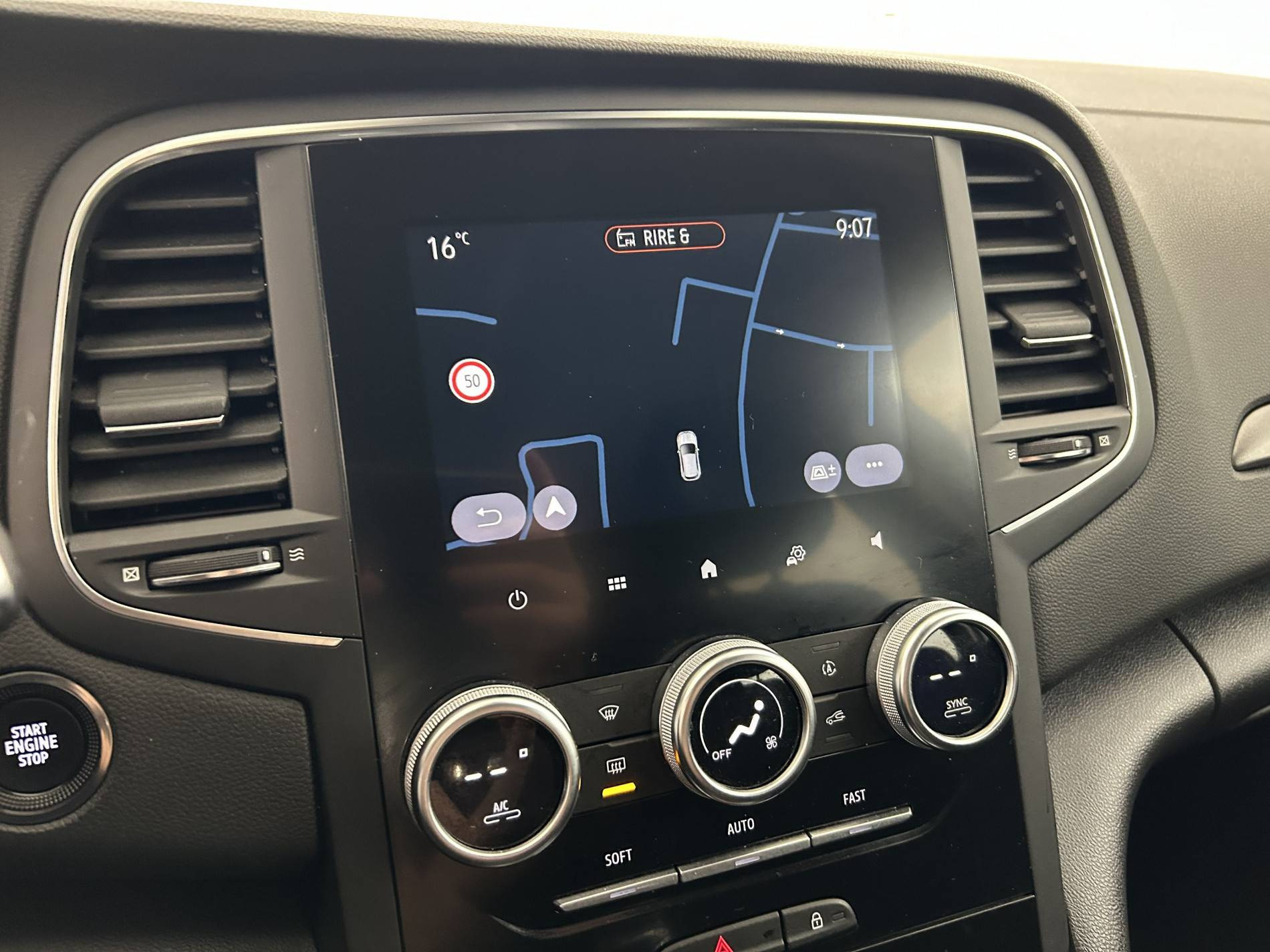 Vente en ligne Renault Megane 4 Mégane IV Berline Blue dCi 115 - 20 au prix de 14 190 €