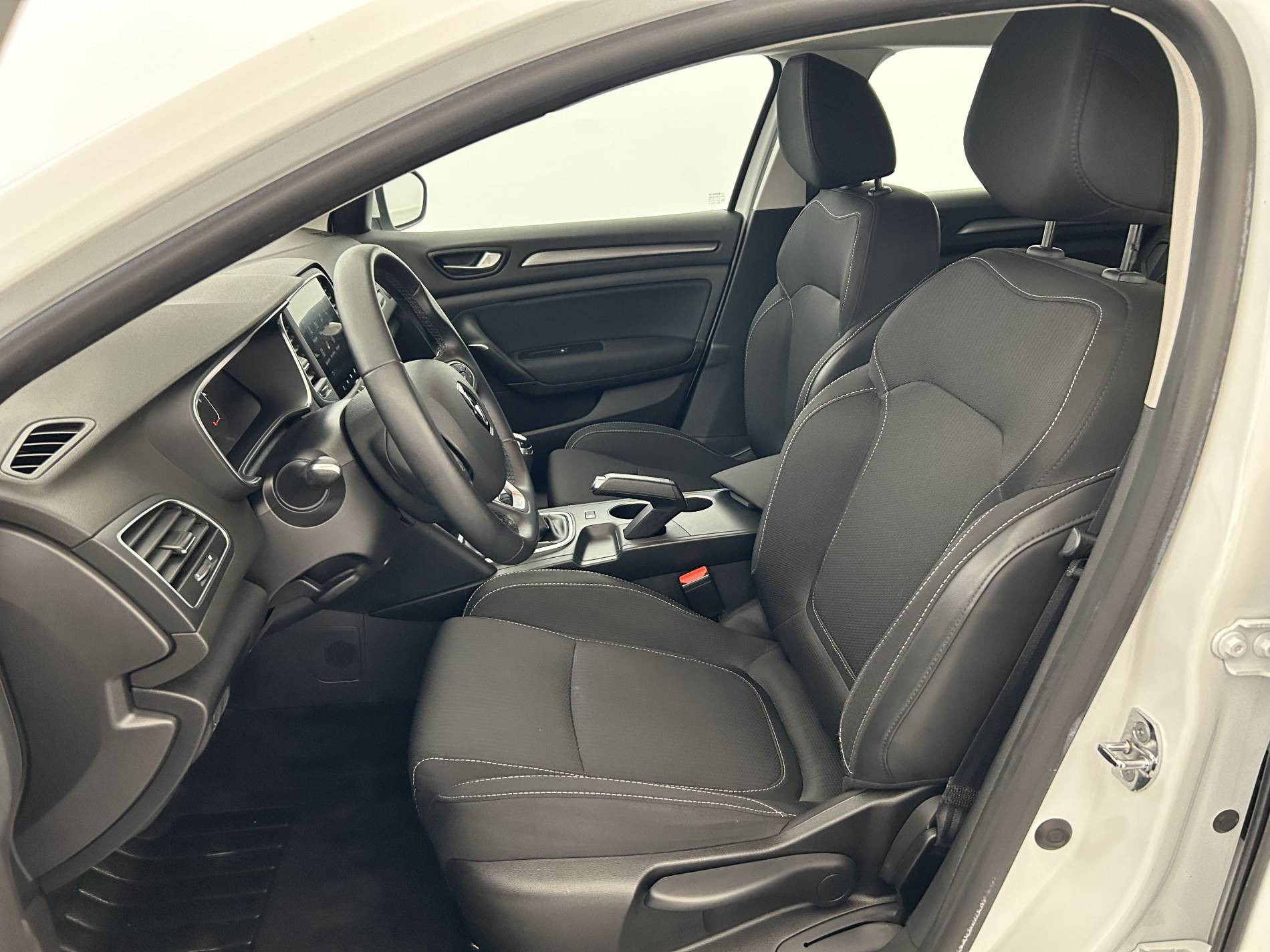 Vente en ligne Renault Megane 4 Mégane IV Berline Blue dCi 115 - 20 au prix de 14 190 €