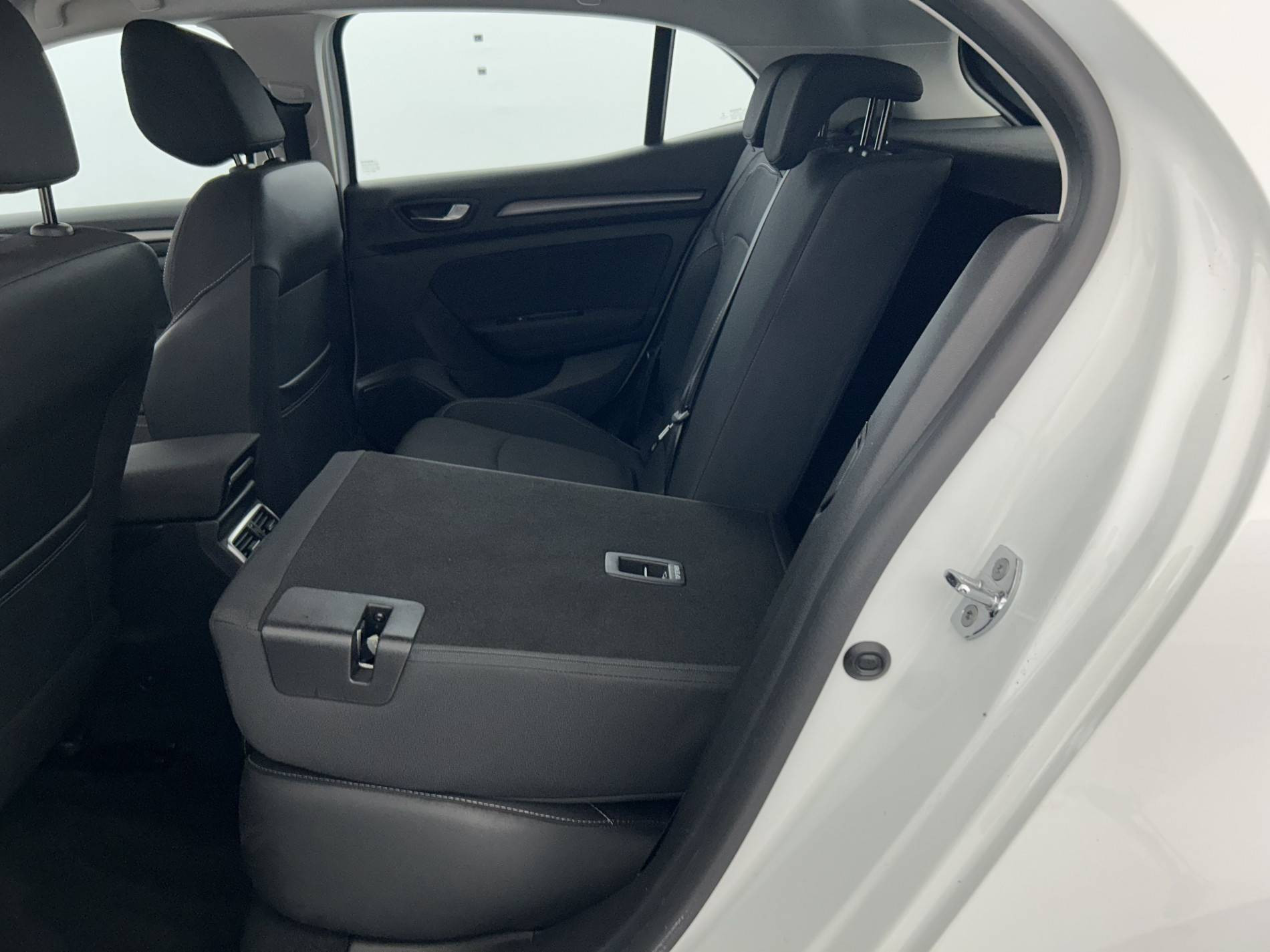 Vente en ligne Renault Megane 4 Mégane IV Berline Blue dCi 115 - 20 au prix de 14 190 €