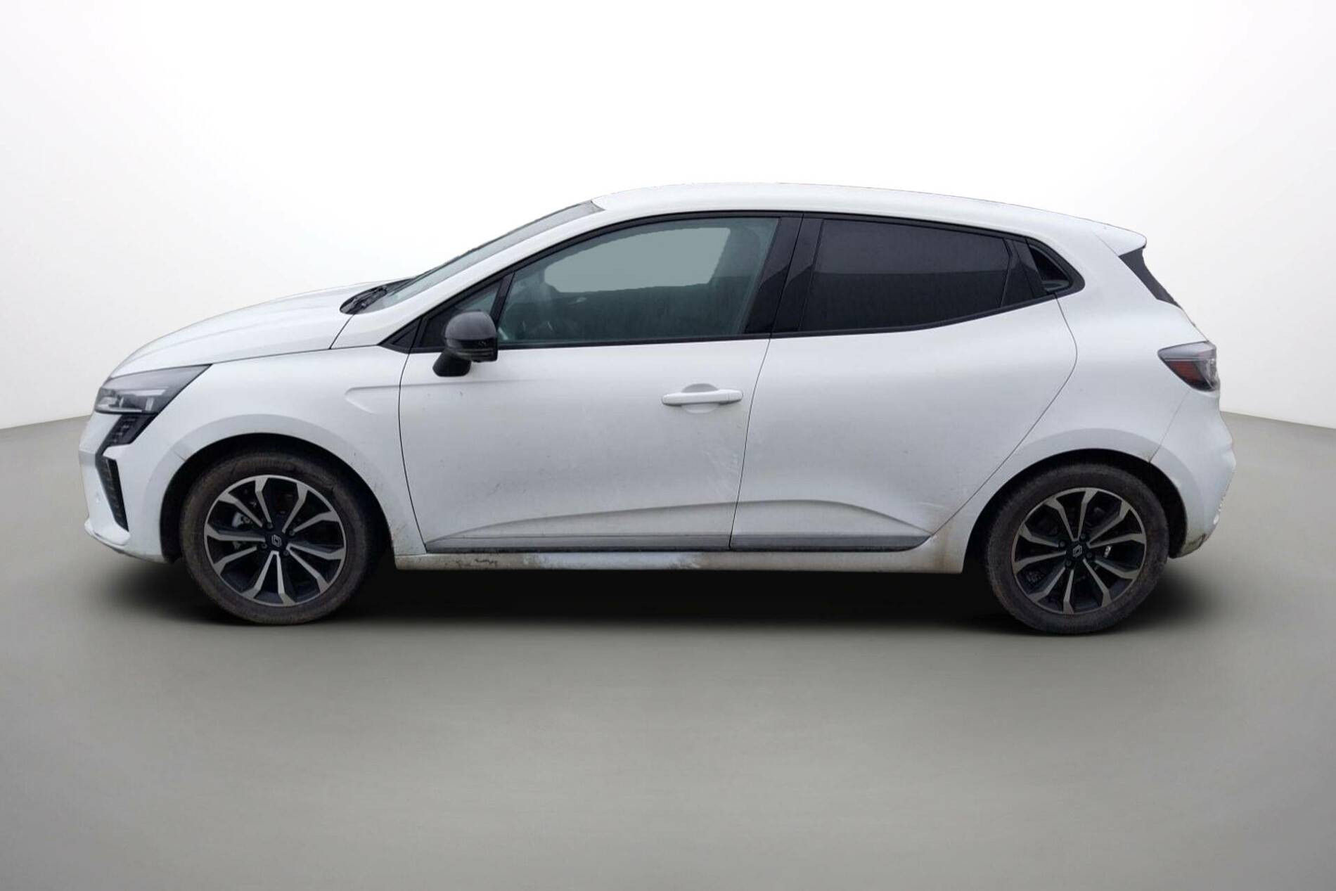 Vente en ligne Renault Clio 5 Clio E-Tech full hybrid 145 au prix de 18 990 €