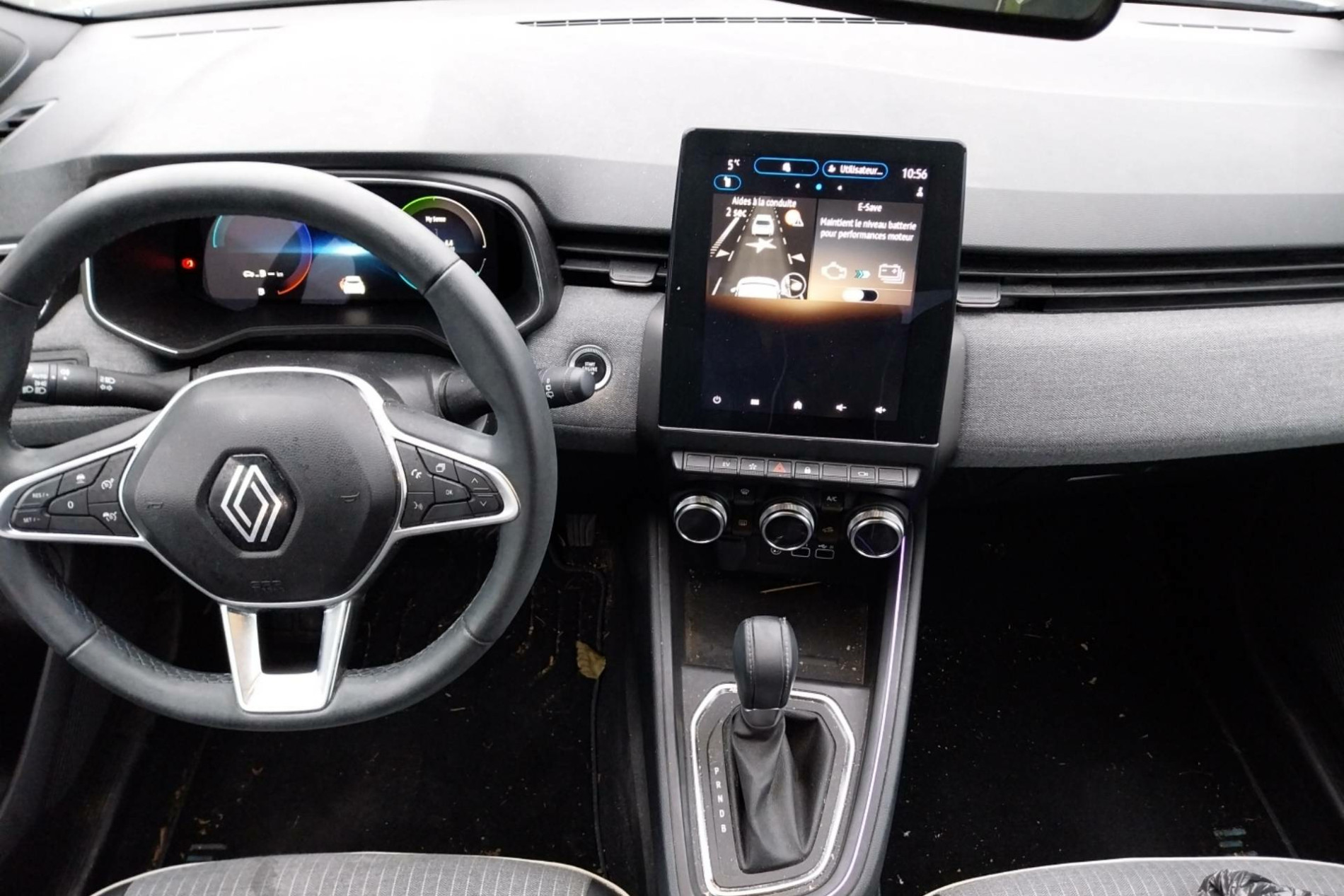 Vente en ligne Renault Clio 5 Clio E-Tech full hybrid 145 au prix de 18 990 €