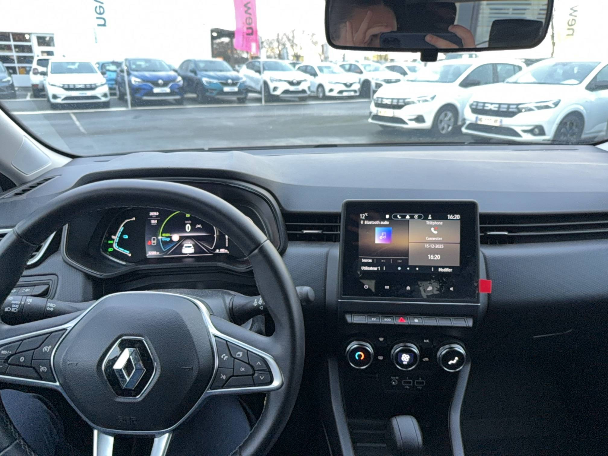 Vente en ligne Renault Clio 5 Clio E-Tech full hybrid 145 au prix de 17 490 €