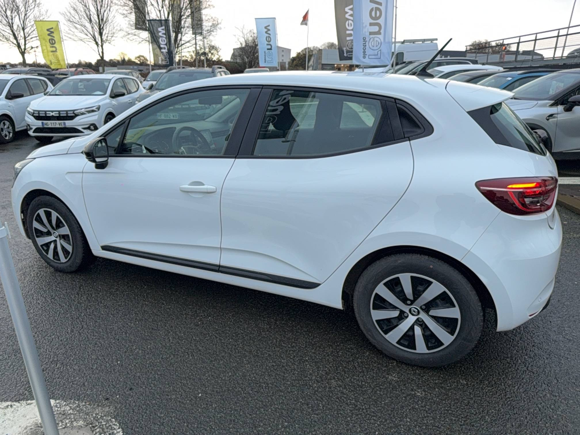 Vente en ligne Renault Clio 5 Clio E-Tech full hybrid 145 au prix de 17 490 €