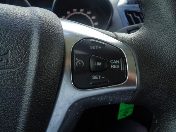Vente en ligne Ford Tourneo Courier  1.0 E 100 BV6 S&S au prix de 14 490 €
