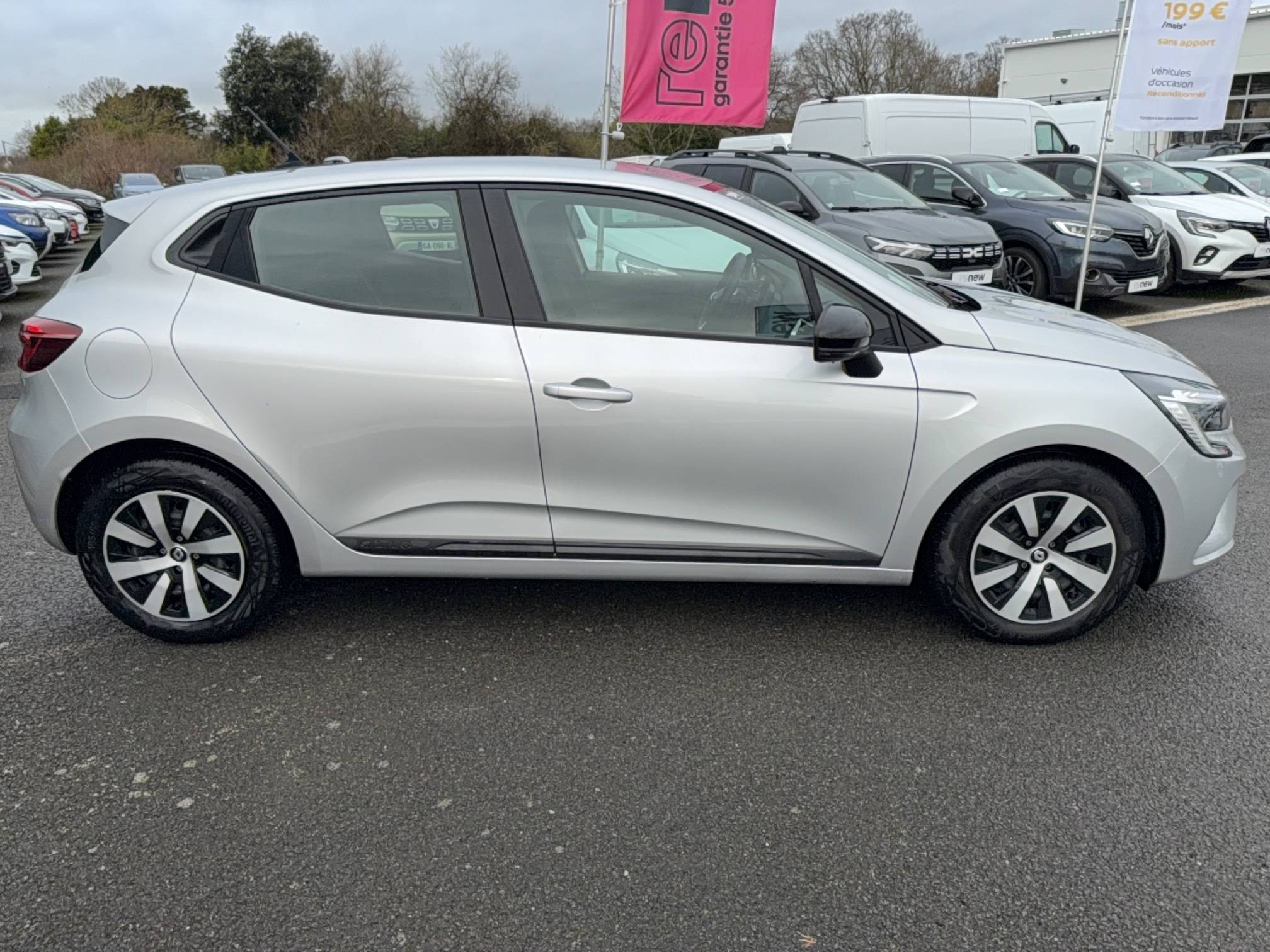 Vente en ligne Renault Clio 5 Clio TCe 90 au prix de 14 690 €