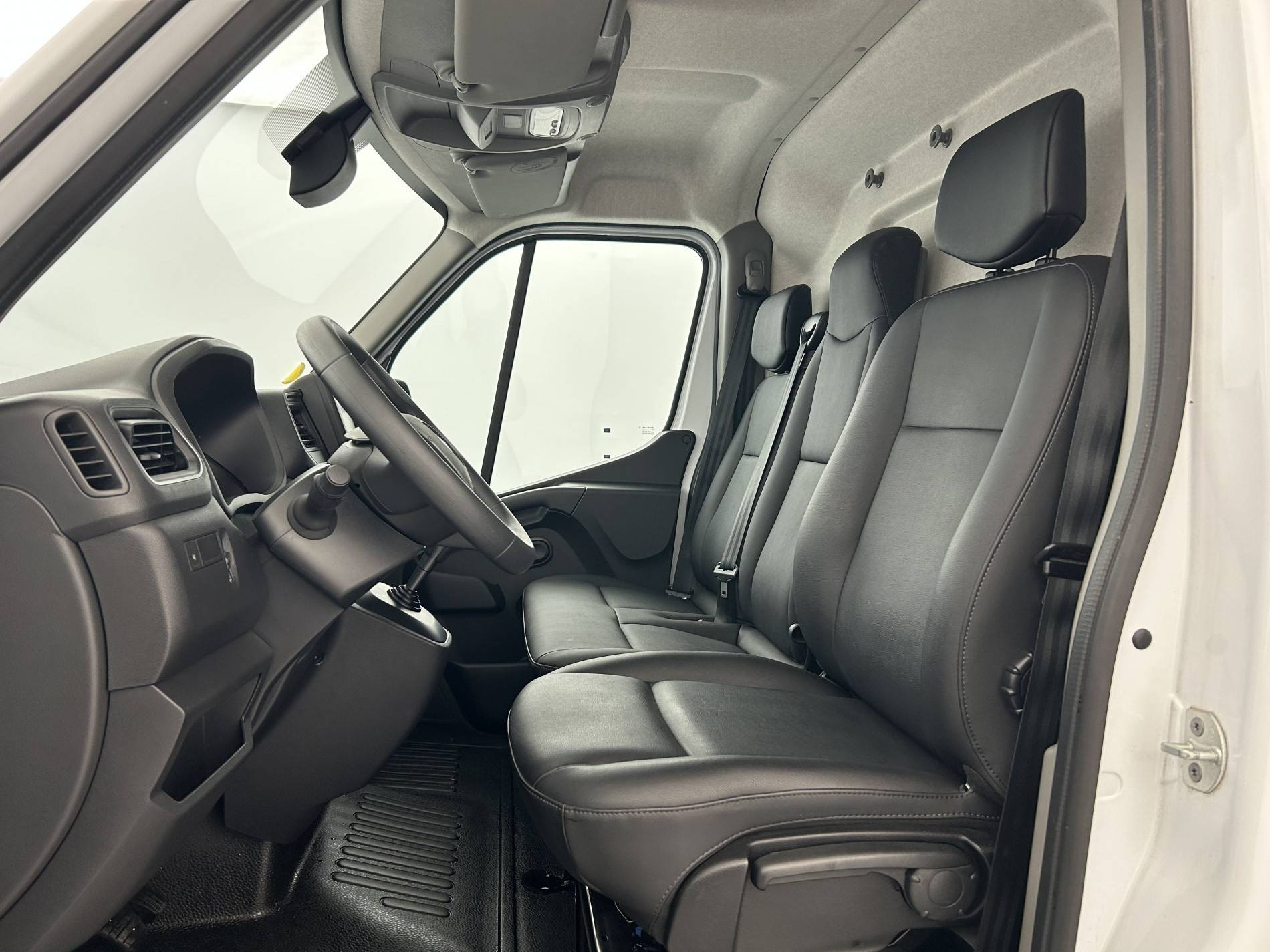 Vente en ligne Renault Master Fourgon MASTER FGN TRAC F3500 L2H2 BLUE DCI 180 BVR au prix de 29 490 €