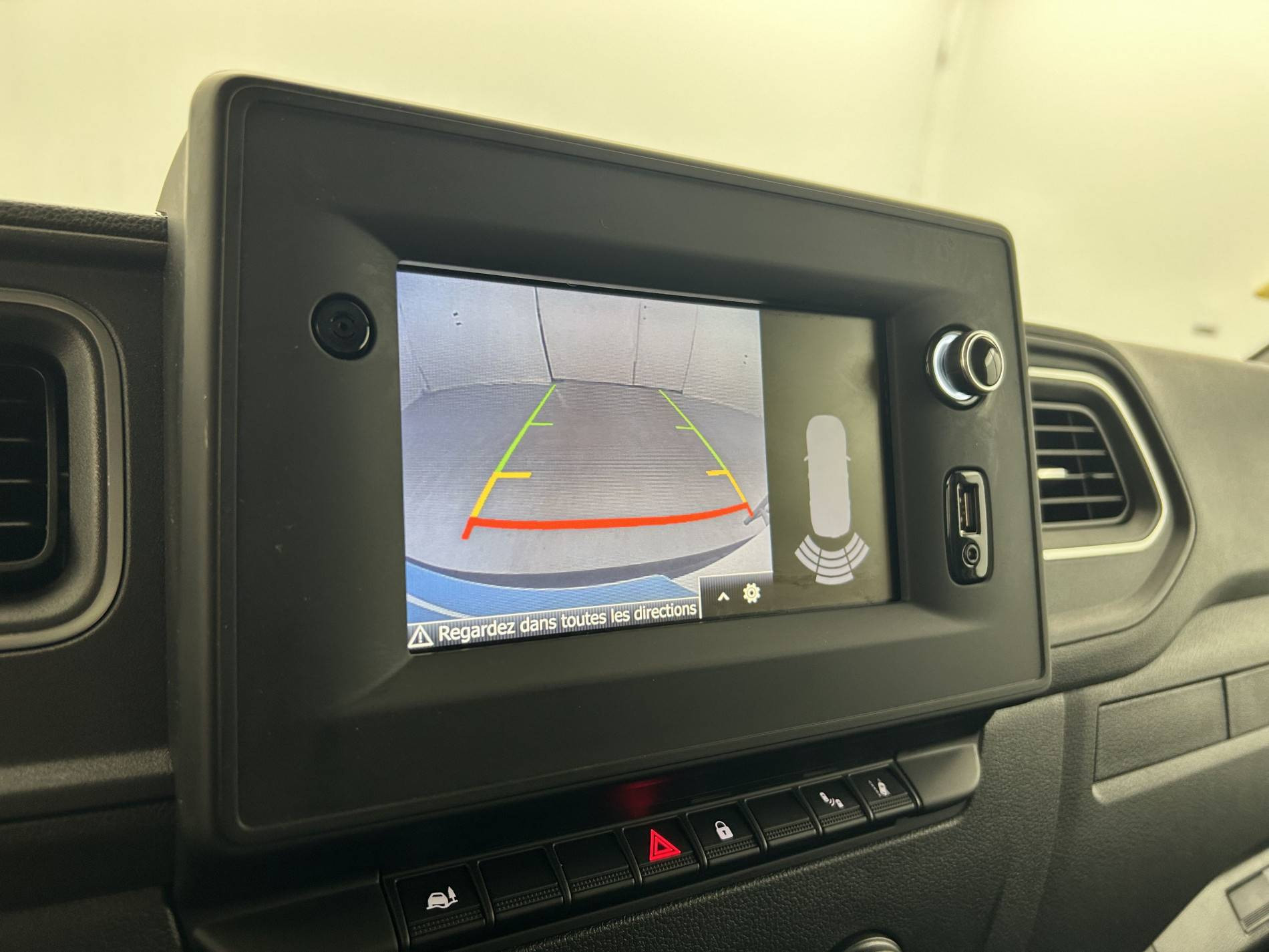 Vente en ligne Renault Master Fourgon MASTER FGN TRAC F3500 L2H2 BLUE DCI 180 BVR au prix de 29 490 €