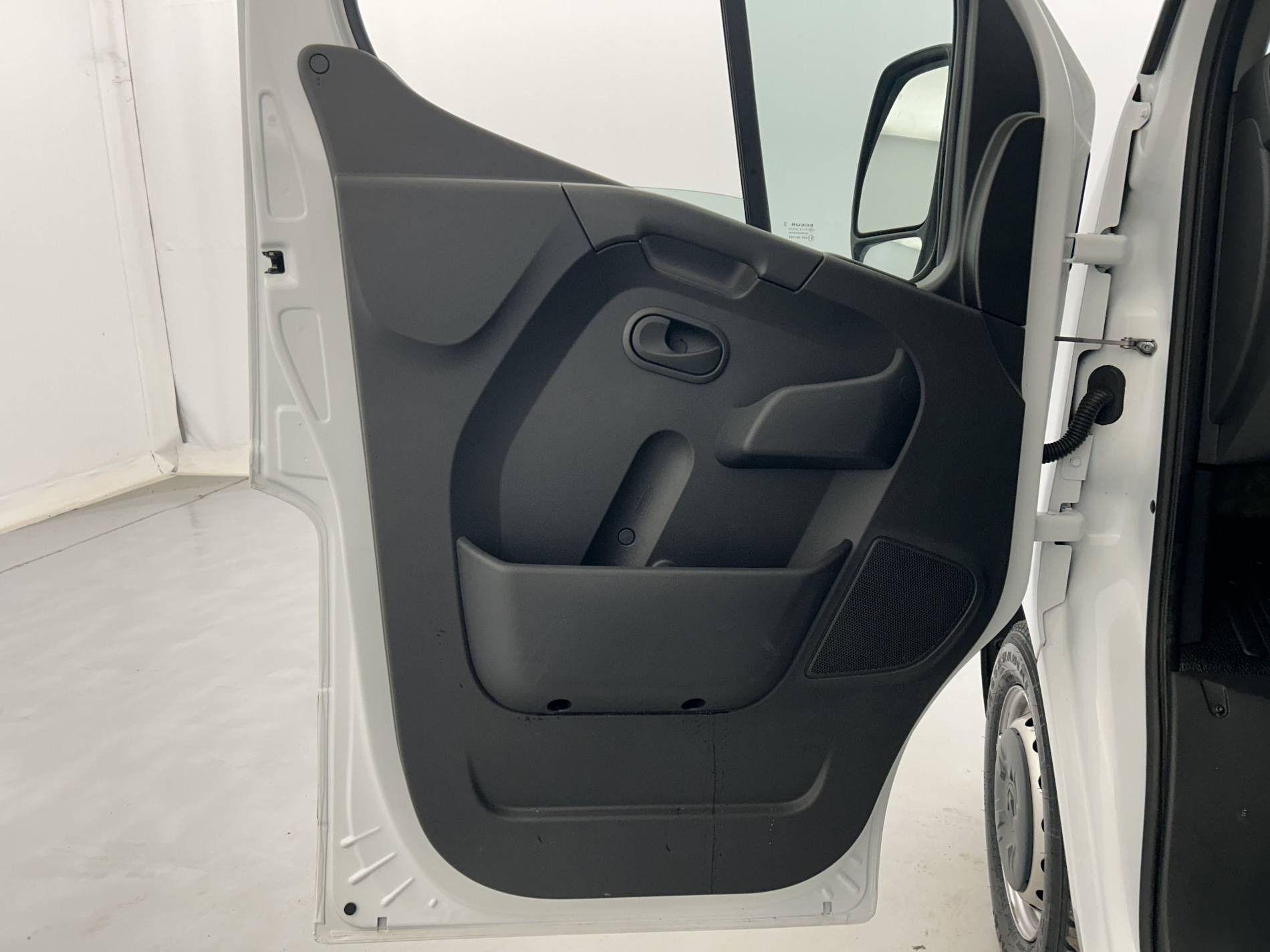 Vente en ligne Renault Master Fourgon MASTER FGN TRAC F3500 L2H2 BLUE DCI 180 BVR au prix de 29 490 €