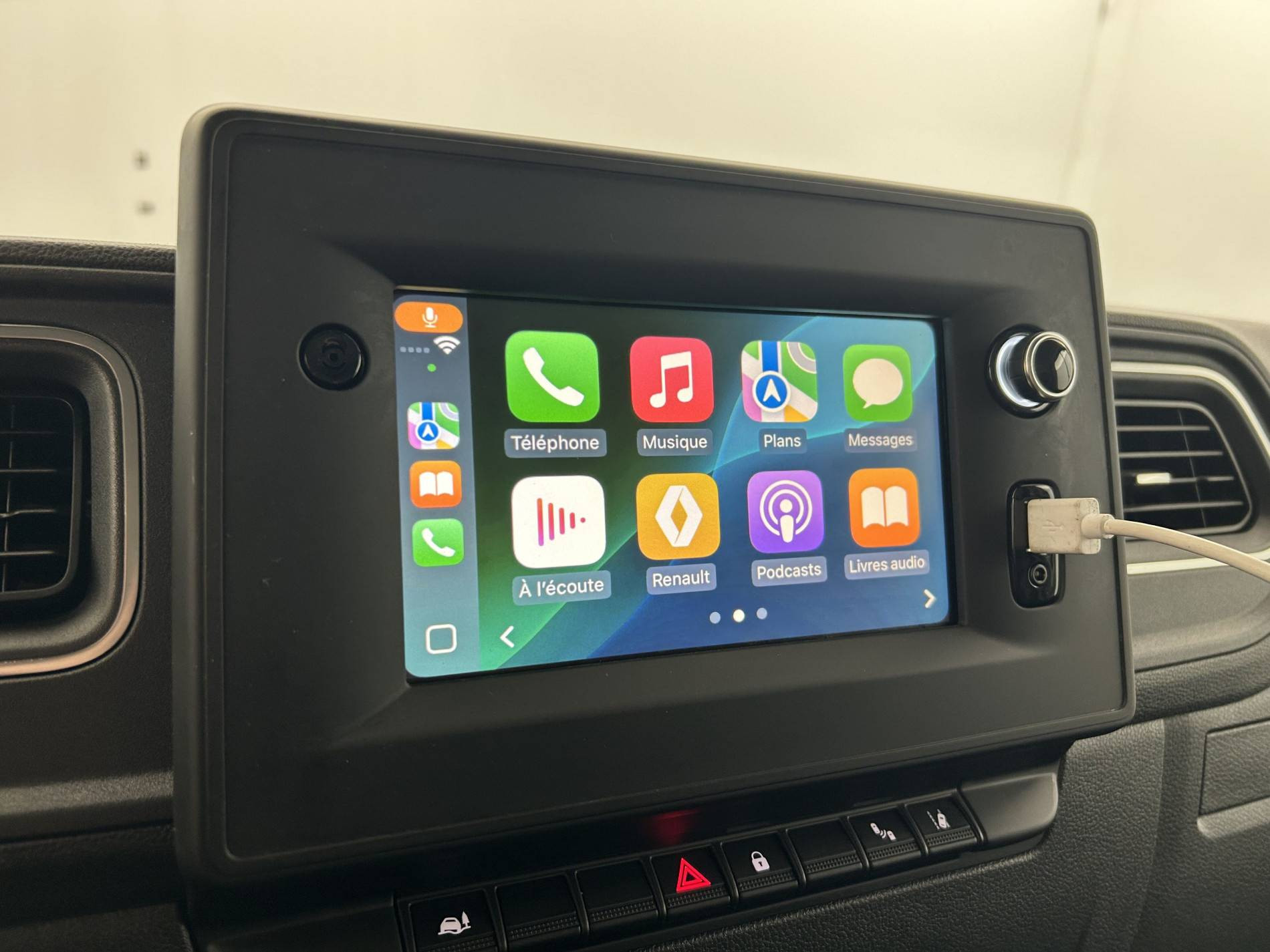 Vente en ligne Renault Master Fourgon MASTER FGN TRAC F3500 L2H2 BLUE DCI 180 BVR au prix de 29 490 €