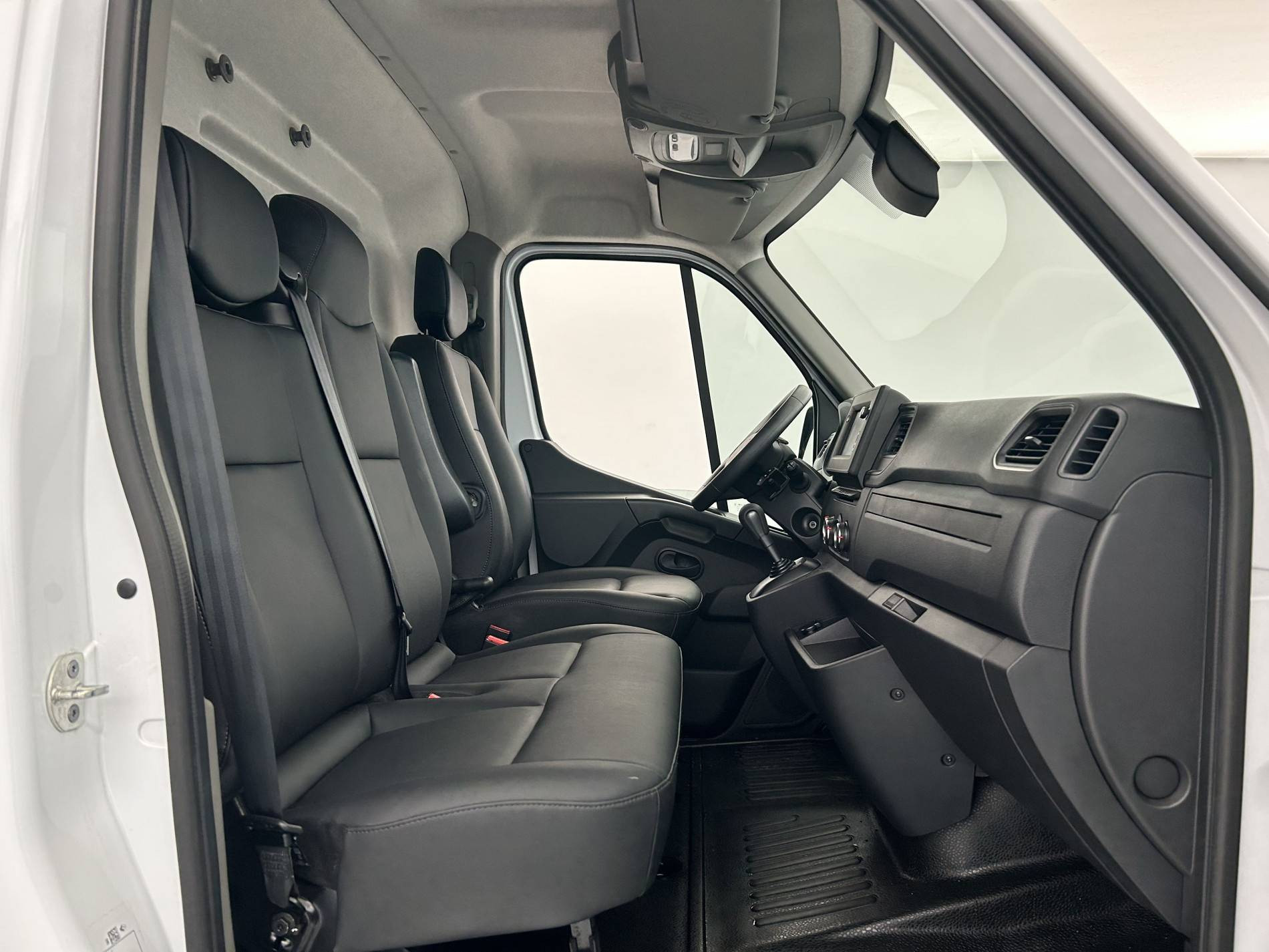 Vente en ligne Renault Master Fourgon MASTER FGN TRAC F3500 L2H2 BLUE DCI 180 BVR au prix de 29 490 €