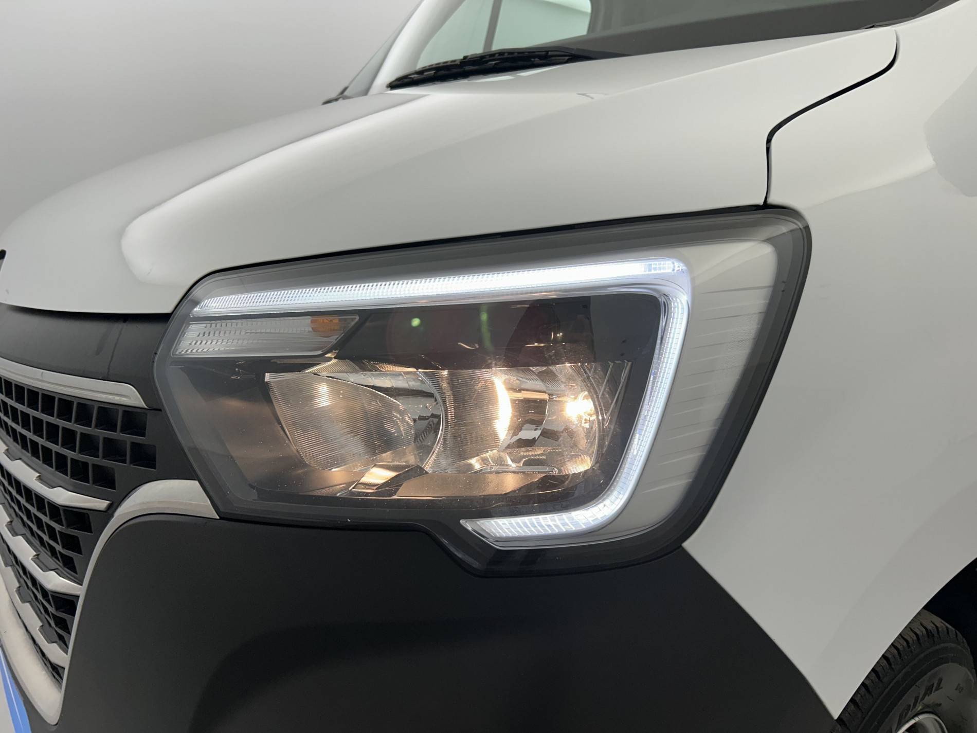 Vente en ligne Renault Master Fourgon MASTER FGN TRAC F3500 L2H2 BLUE DCI 180 BVR au prix de 29 490 €