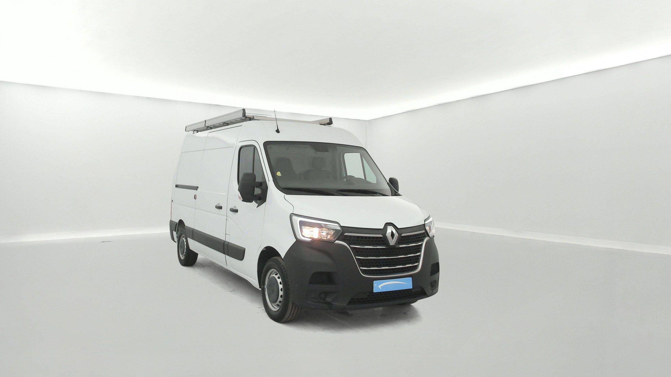 Vente en ligne Renault Master Fourgon MASTER FGN TRAC F3500 L2H2 BLUE DCI 180 BVR au prix de 29 490 €