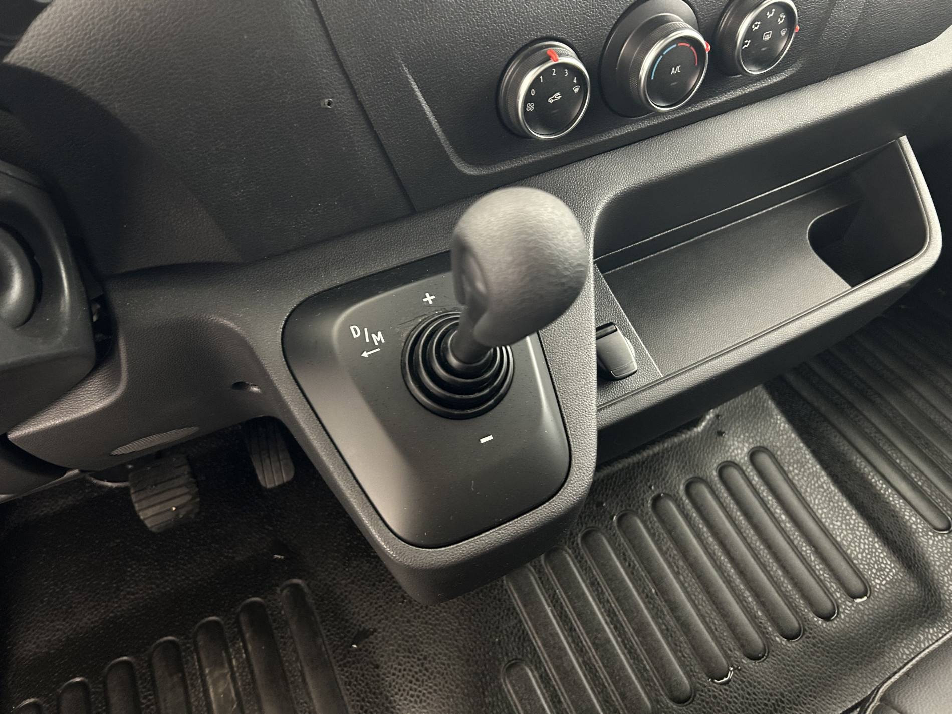 Vente en ligne Renault Master Fourgon MASTER FGN TRAC F3500 L2H2 BLUE DCI 180 BVR au prix de 29 490 €