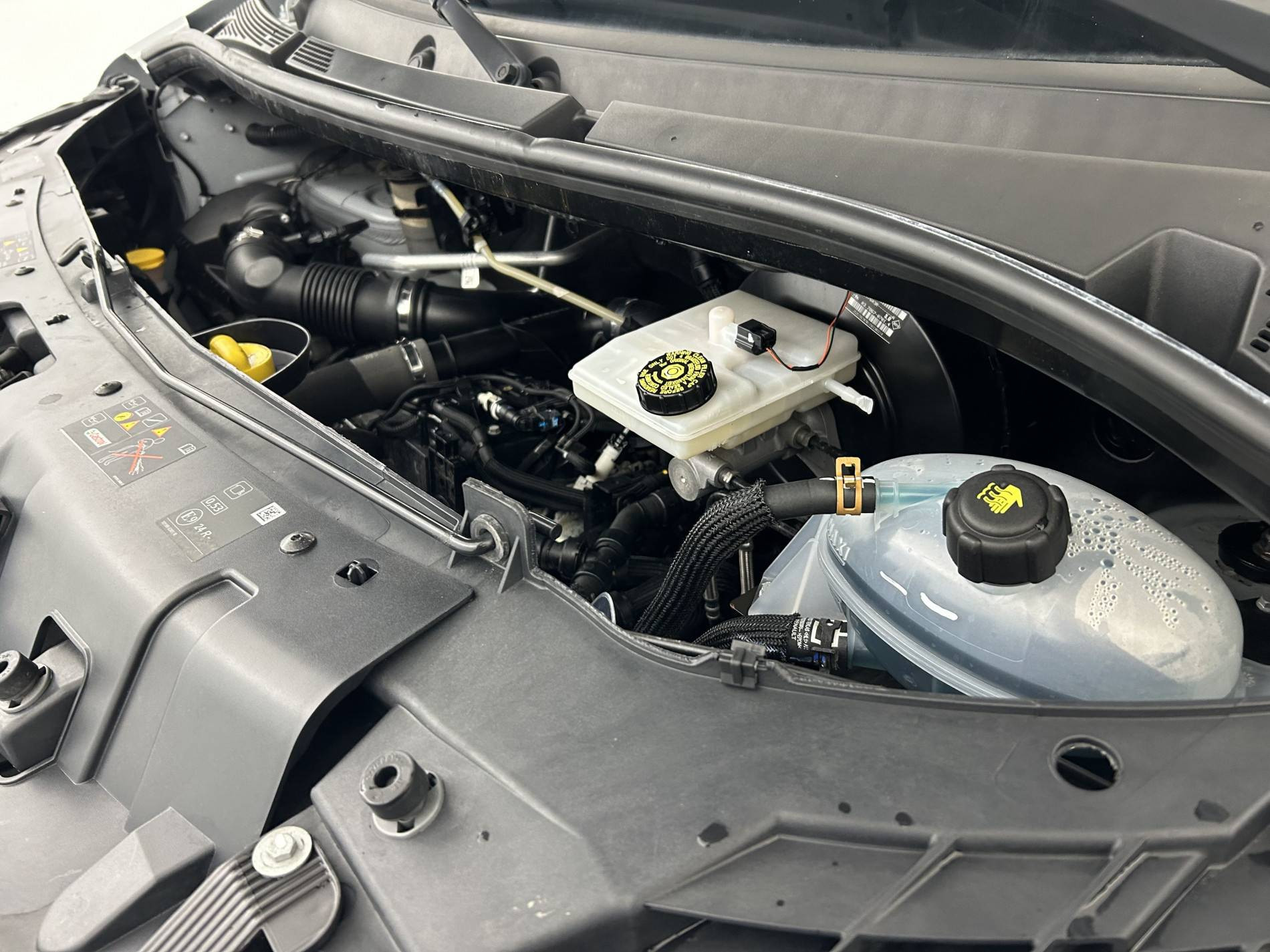 Vente en ligne Renault Master Fourgon MASTER FGN TRAC F3500 L2H2 BLUE DCI 180 BVR au prix de 29 490 €