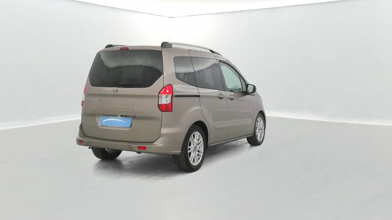 Vente en ligne Ford Tourneo Courier  1.0 E 100 BV6 S&S au prix de 14 490 €