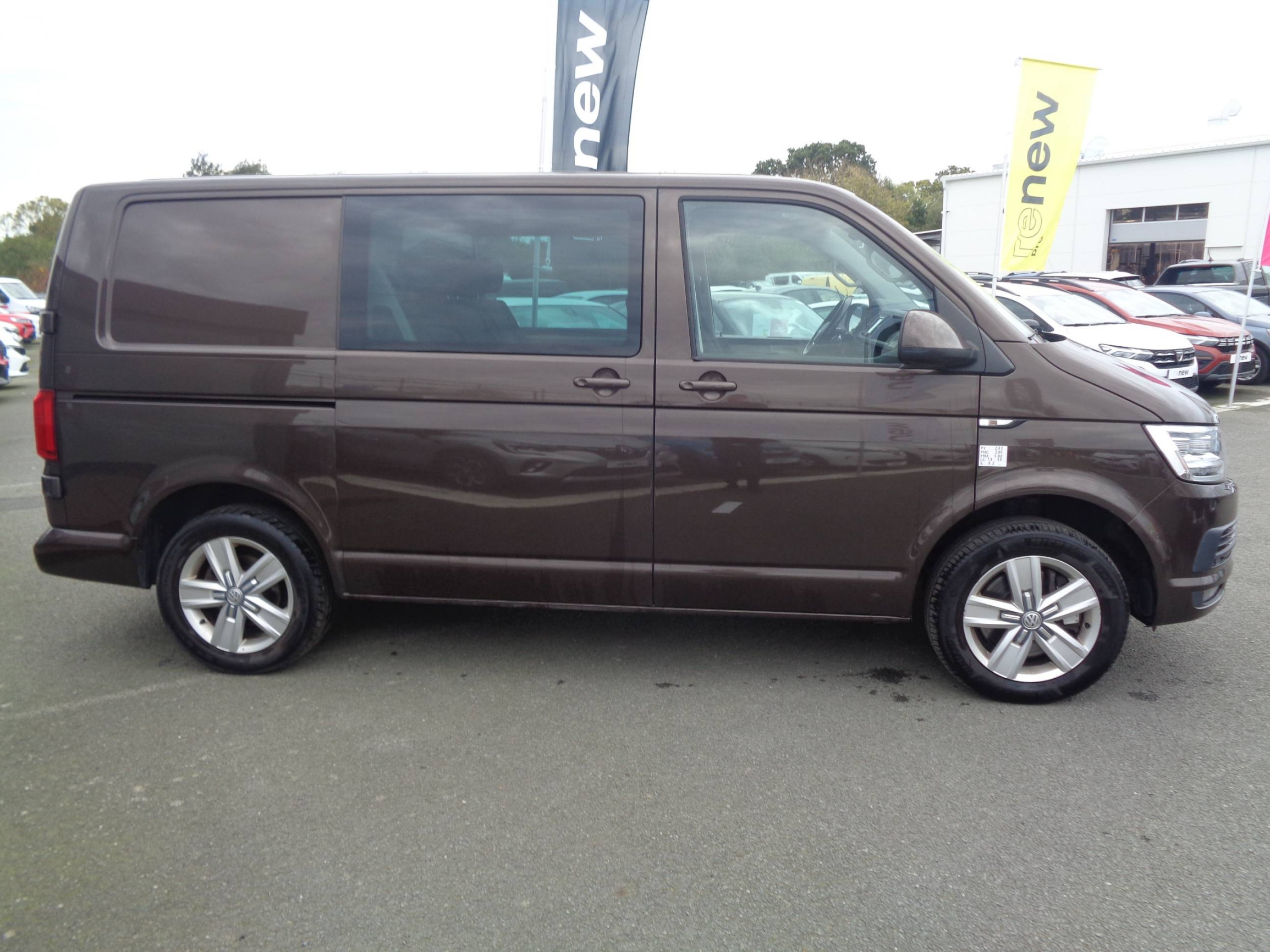 Vente en ligne Volkswagen Transporter  L1 2.0 TDI 204 DSG7 au prix de 30 990 €