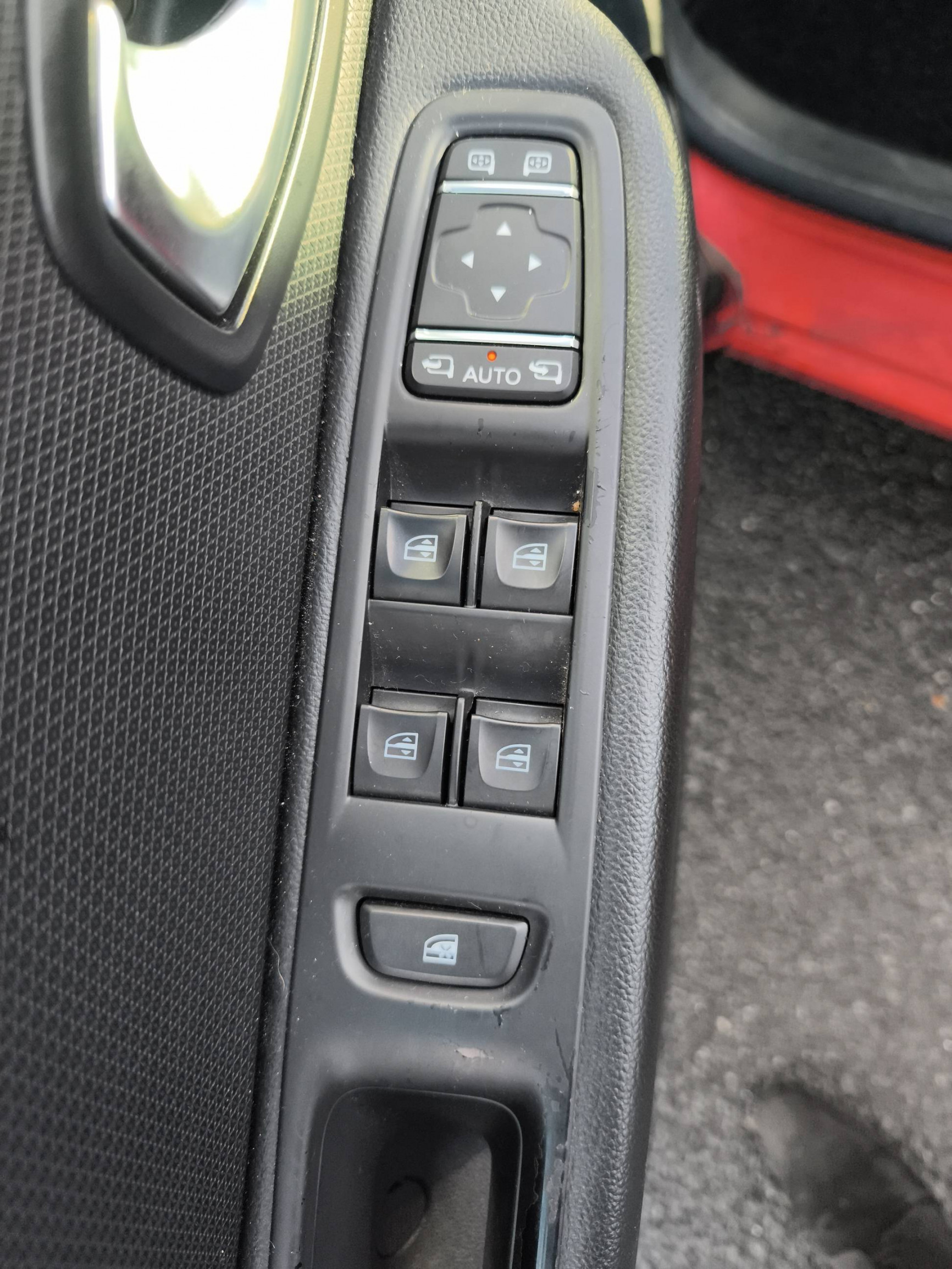 Vente en ligne Renault Clio 4 Estate Clio Estate TCe 120 Energy au prix de 11 990 €