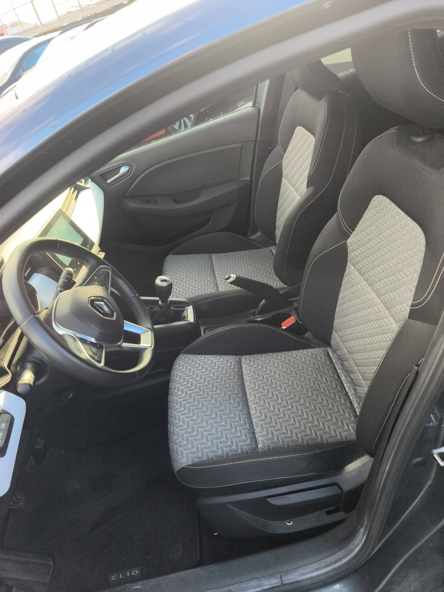 Vente en ligne Renault Clio 5 Clio TCe 90 - 21N au prix de 14 990 €