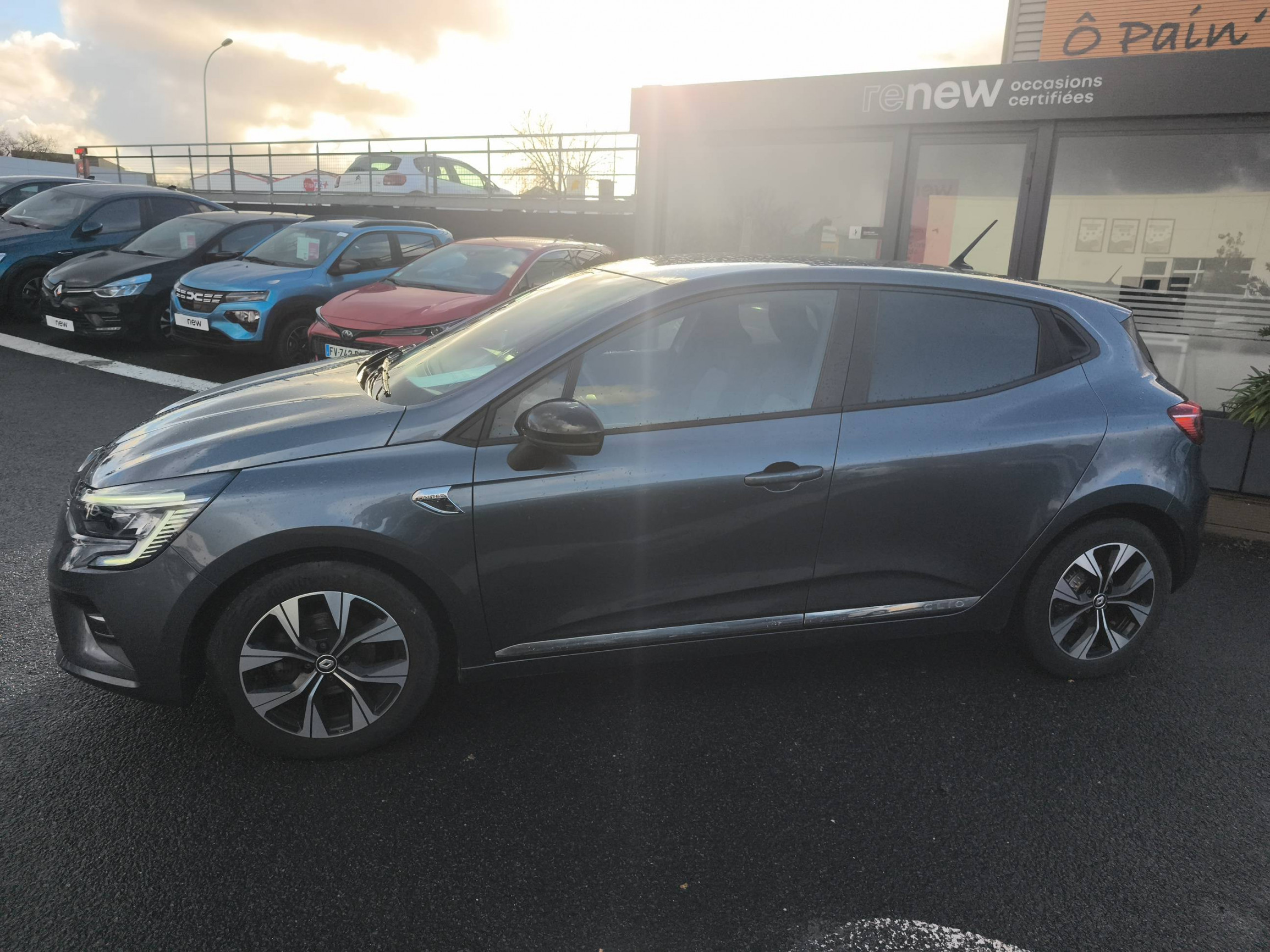 Vente en ligne Renault Clio 5 Clio TCe 90 - 21N au prix de 14 990 €