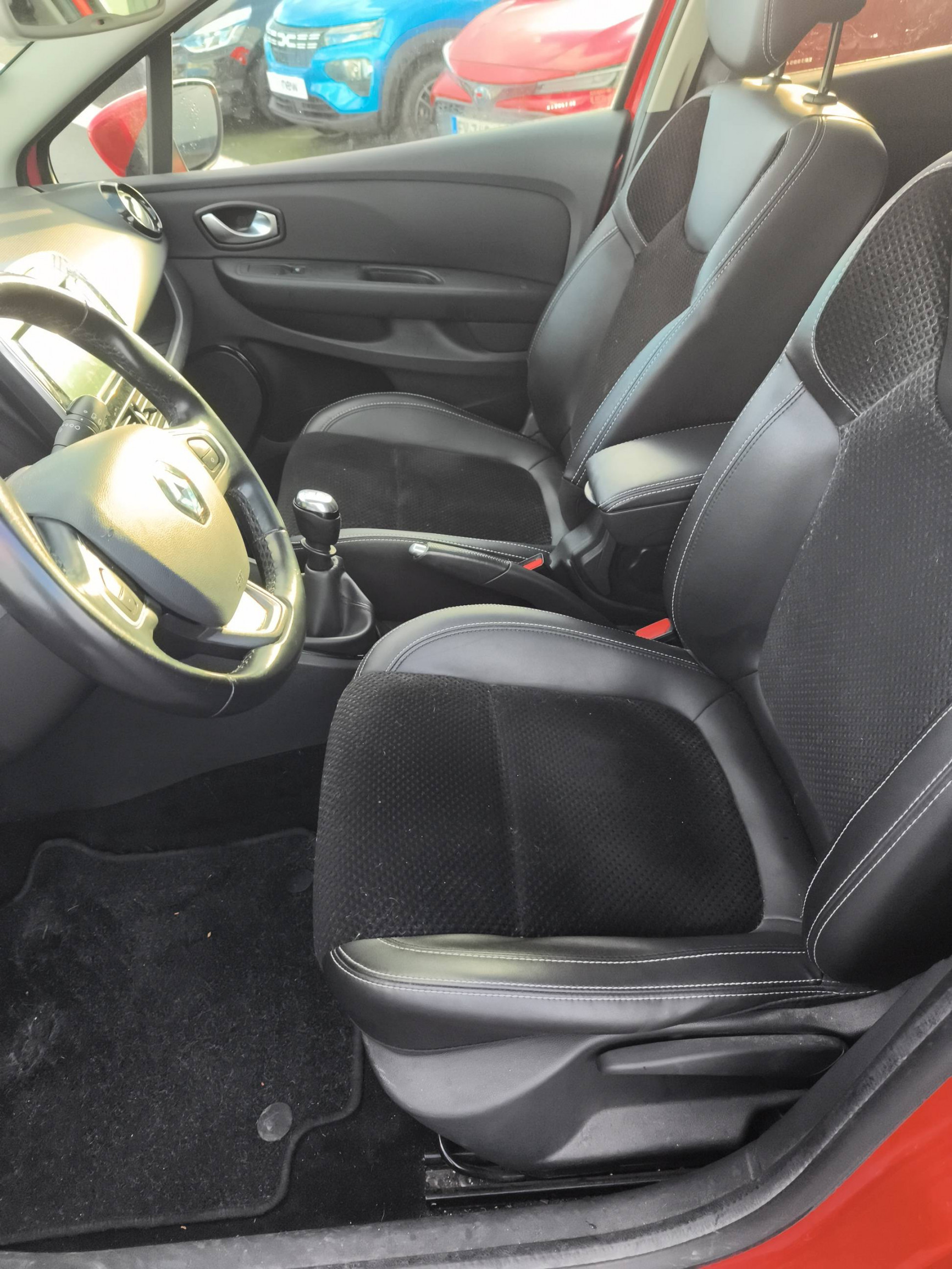 Vente en ligne Renault Clio 4 Estate Clio Estate TCe 120 Energy au prix de 11 990 €