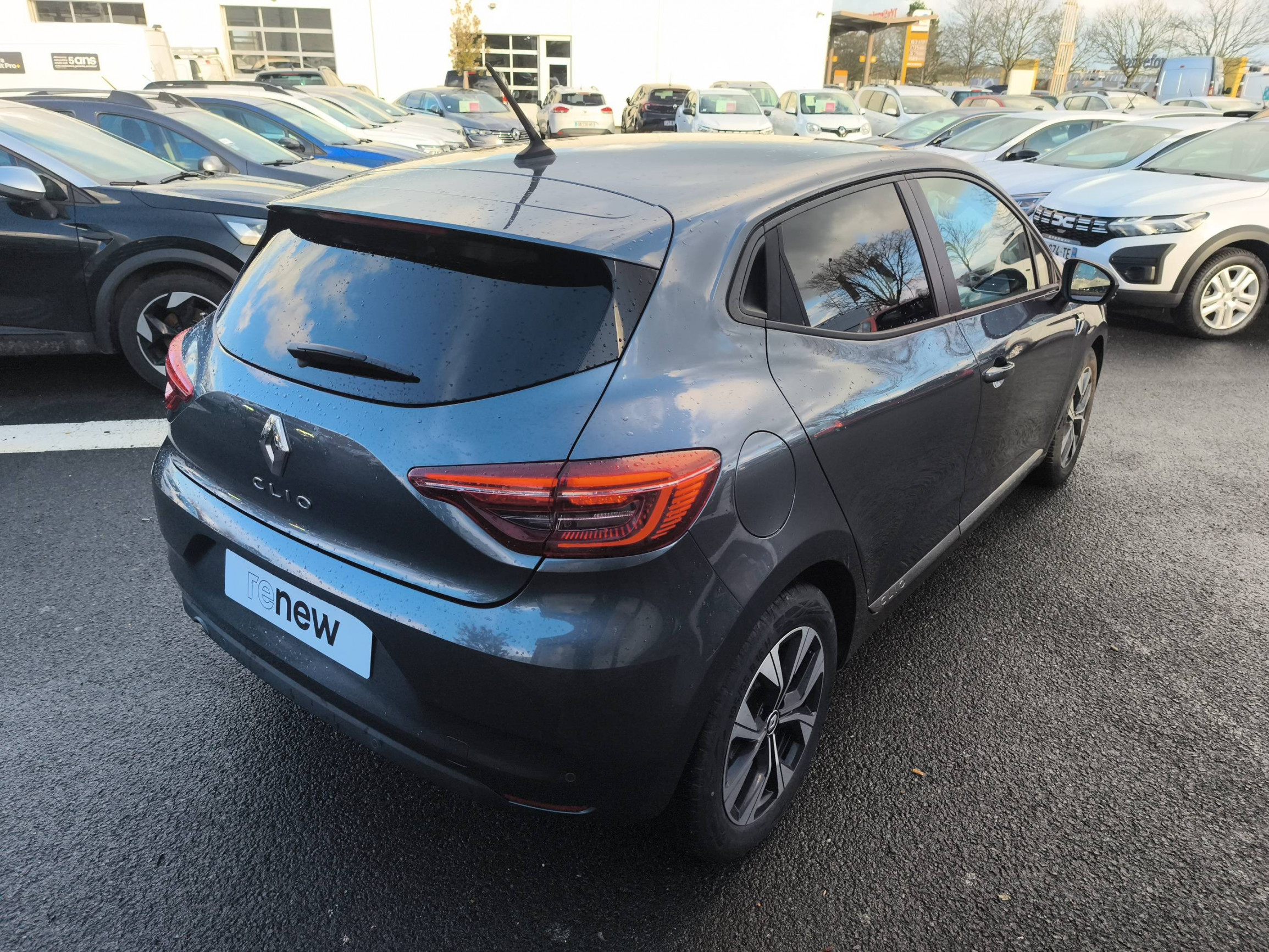 Vente en ligne Renault Clio 5 Clio TCe 90 - 21N au prix de 14 990 €
