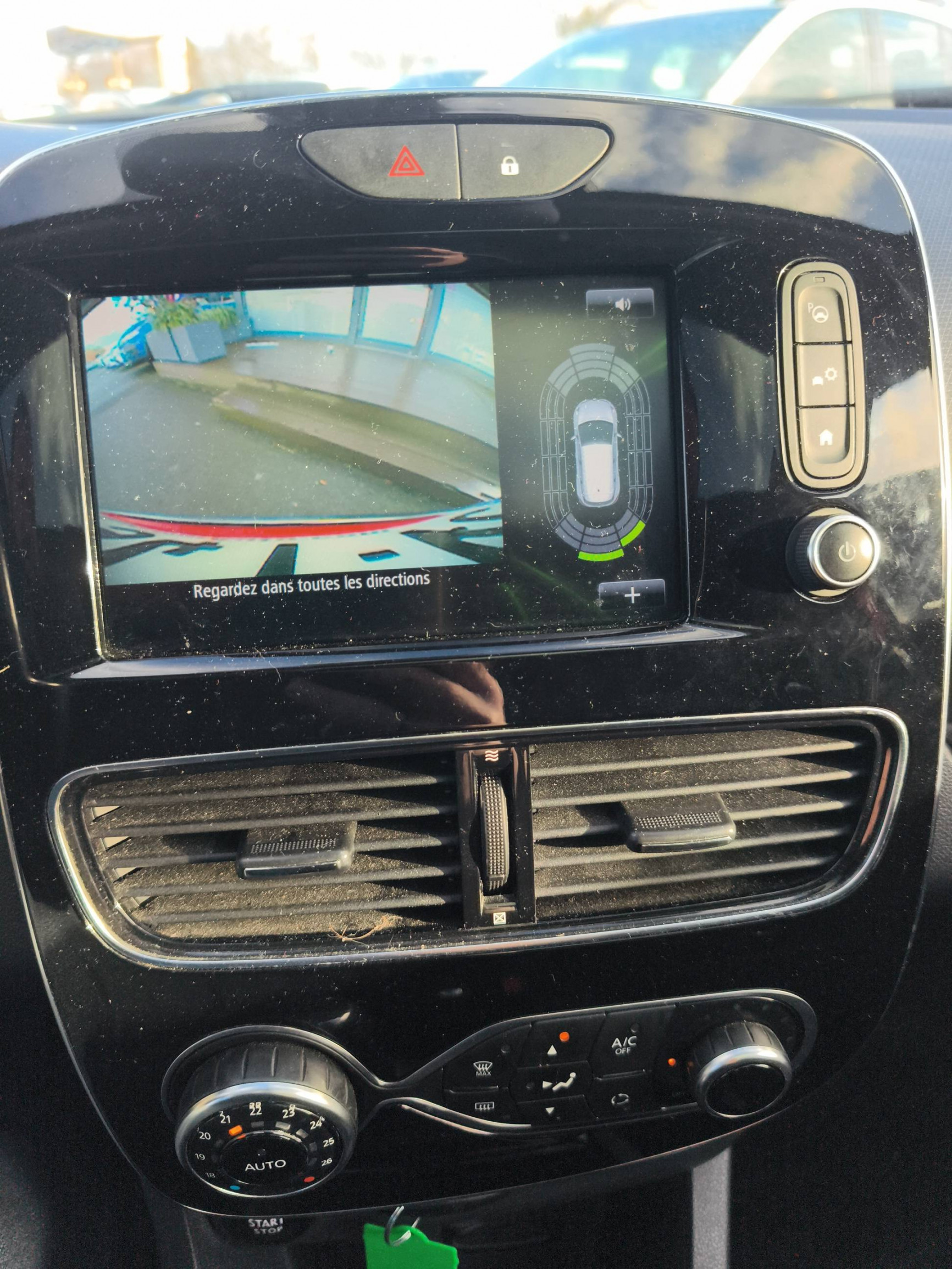 Vente en ligne Renault Clio 4 Estate Clio Estate TCe 120 Energy au prix de 11 990 €