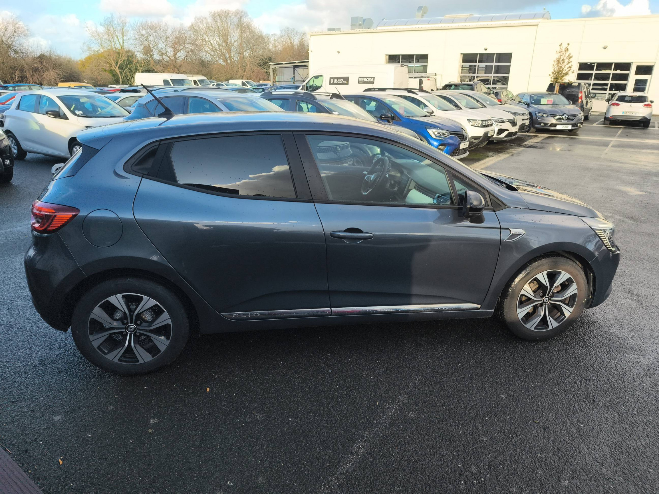 Vente en ligne Renault Clio 5 Clio TCe 90 - 21N au prix de 14 990 €