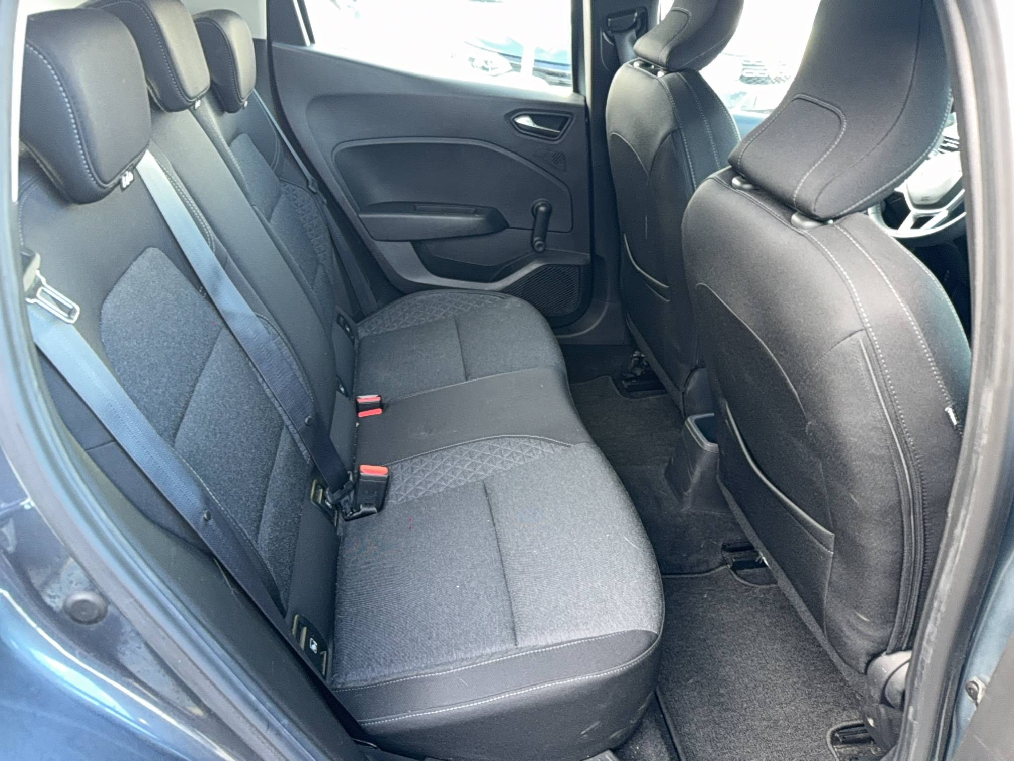 Vente en ligne Renault Clio 5 Clio TCe 90 - 21 au prix de 13 490 €