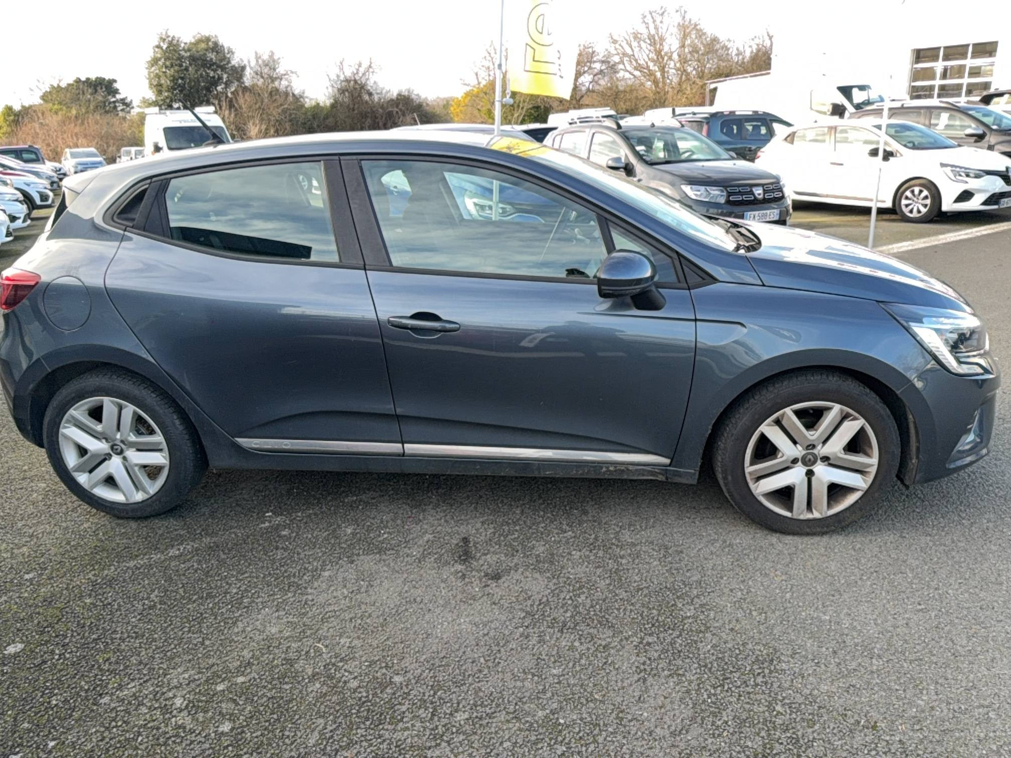 Vente en ligne Renault Clio 5 Clio TCe 90 - 21 au prix de 13 490 €