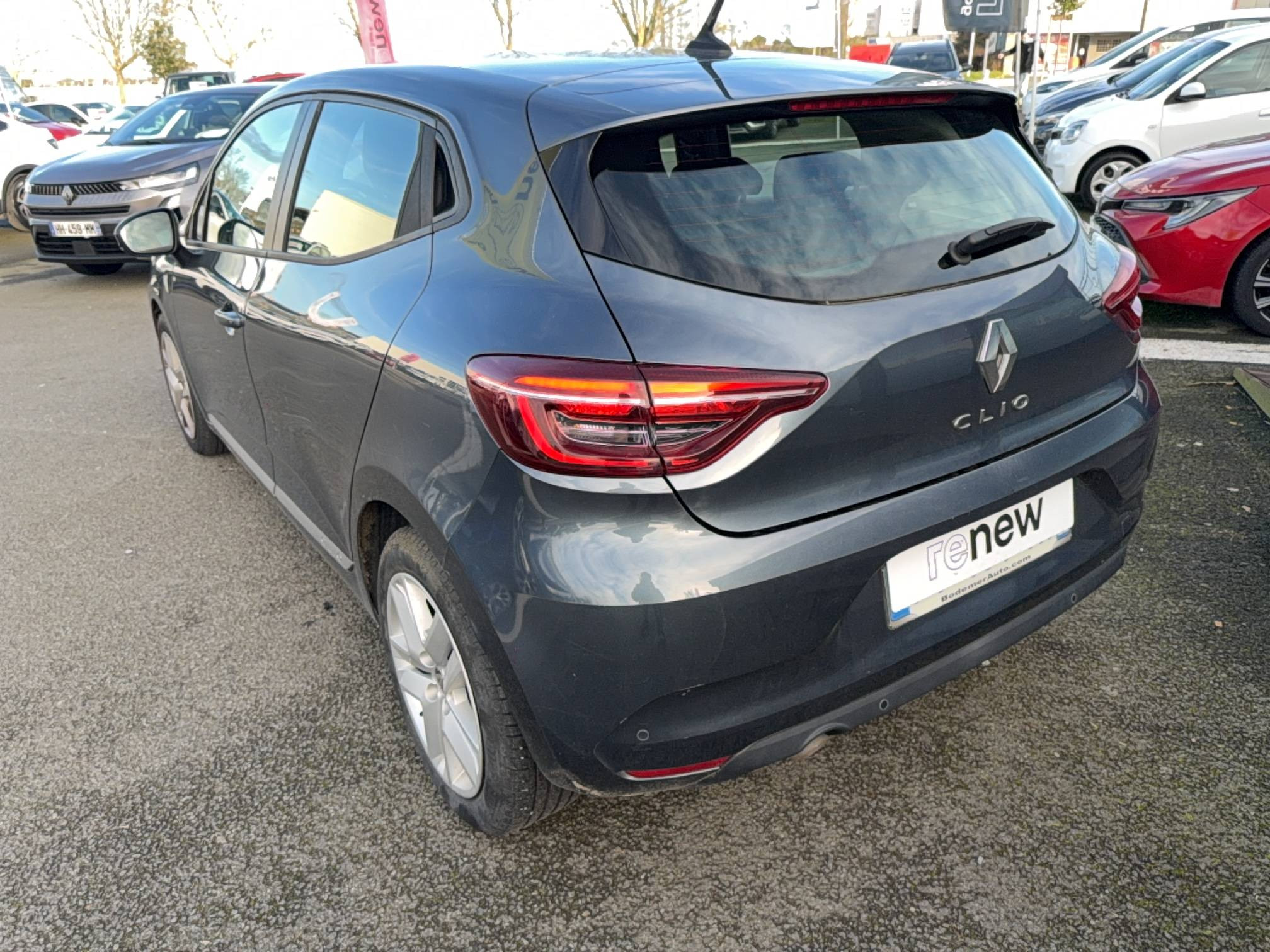 Vente en ligne Renault Clio 5 Clio TCe 90 - 21 au prix de 13 490 €