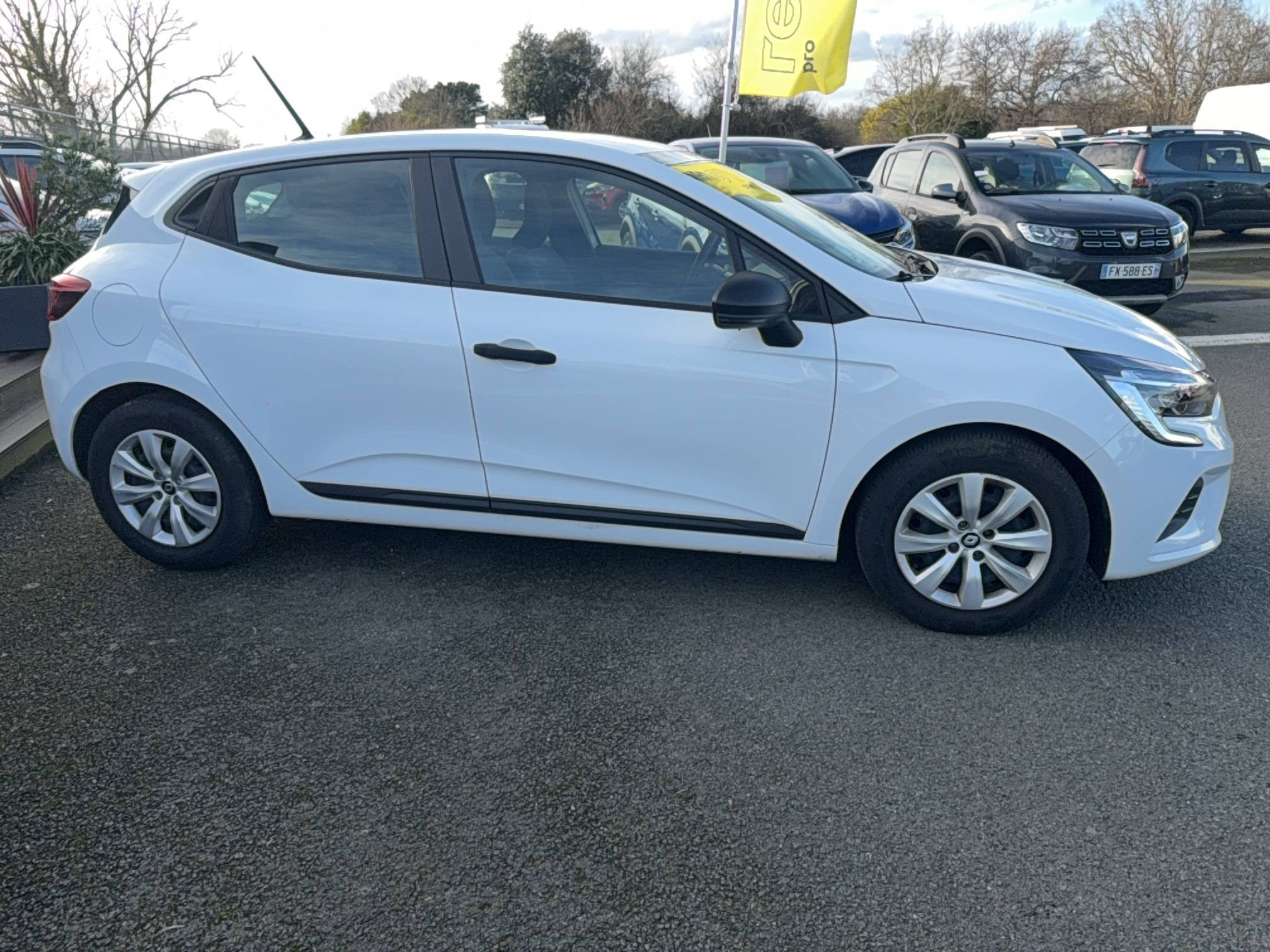 Vente en ligne Renault Clio 5 Clio SCe 65 au prix de 12 990 €