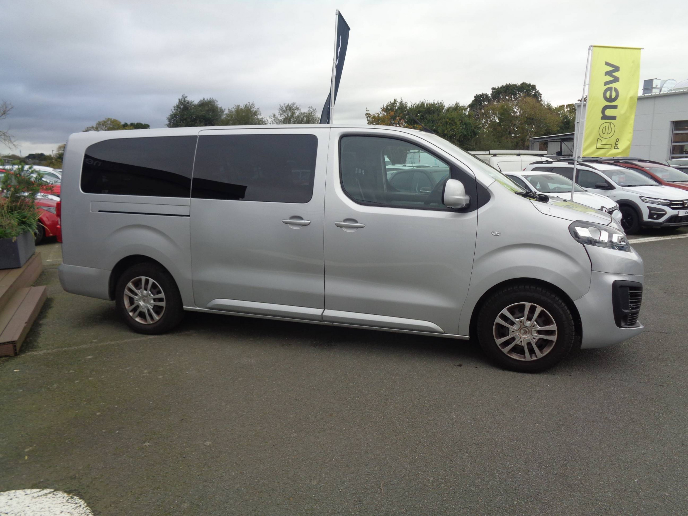 Vente en ligne Citroën Spacetourer Spacetourer XL BlueHDi 120 S&S BVM6 au prix de 23 890 €