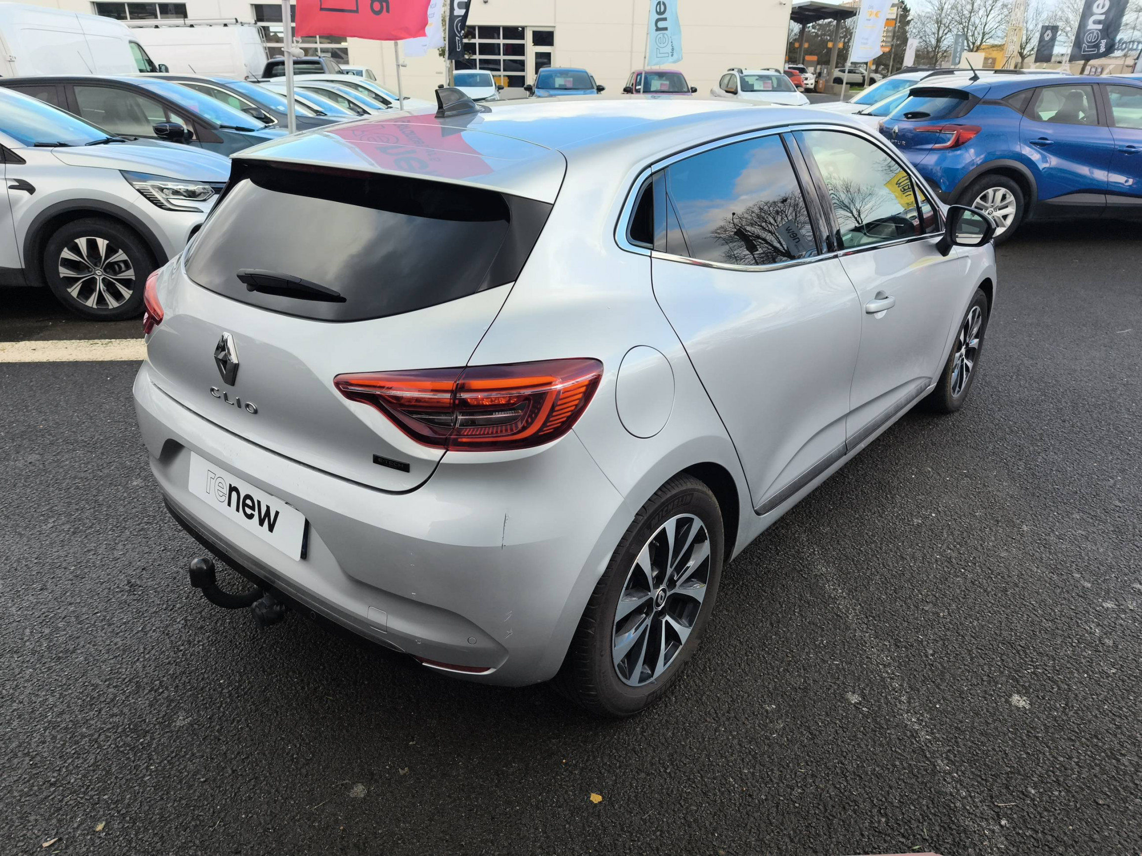 Vente en ligne Renault Clio 5 Clio E-Tech full hybrid 145 au prix de 18 490 €