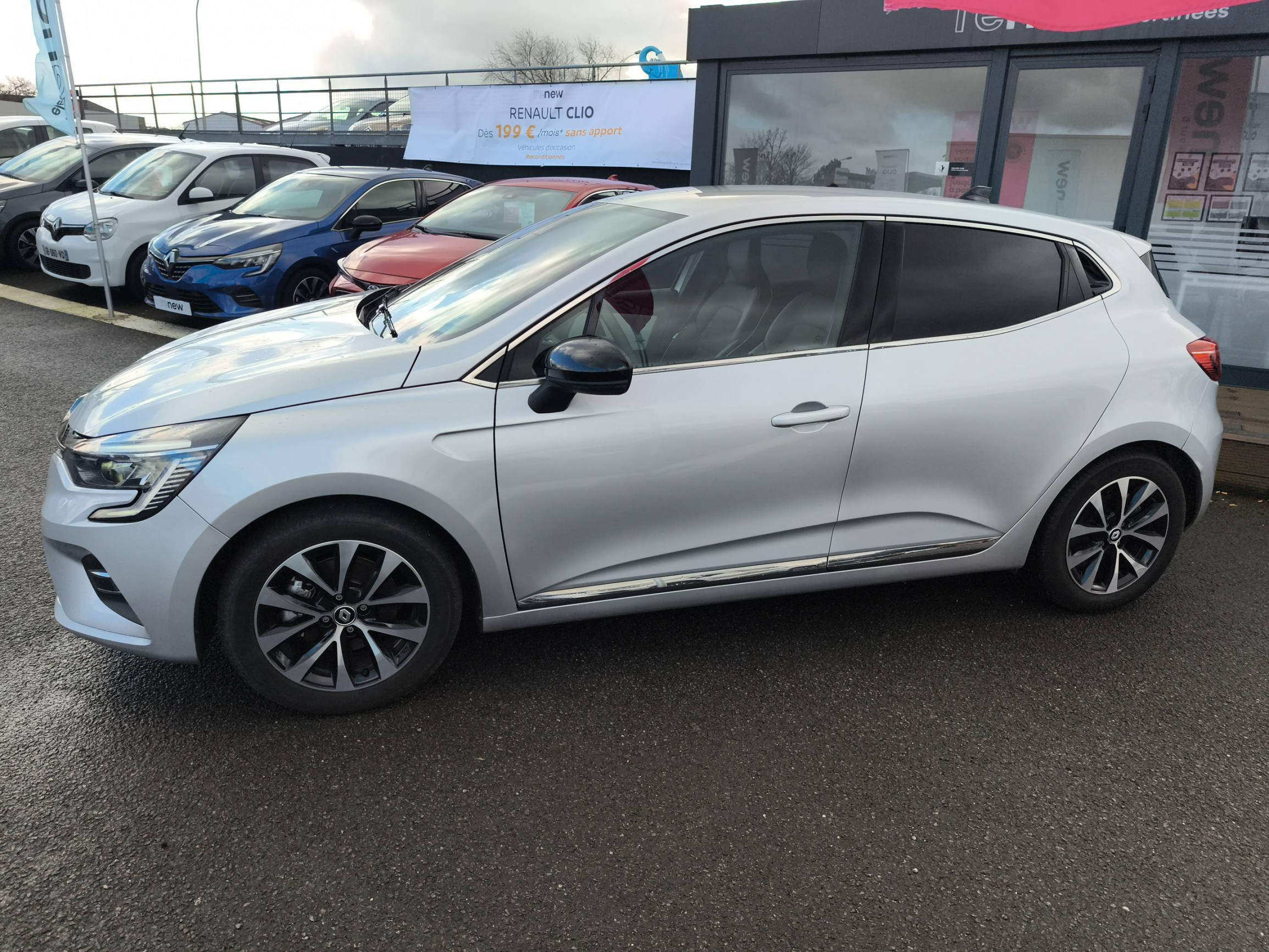 Vente en ligne Renault Clio 5 Clio E-Tech full hybrid 145 au prix de 18 490 €