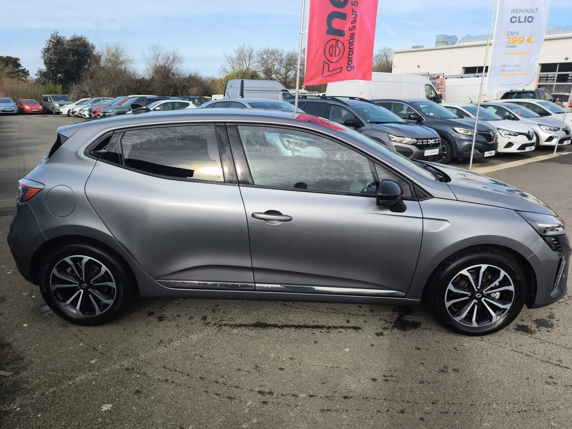 Vente en ligne Renault Clio 5 Clio E-Tech full hybrid 145 au prix de 19 290 €