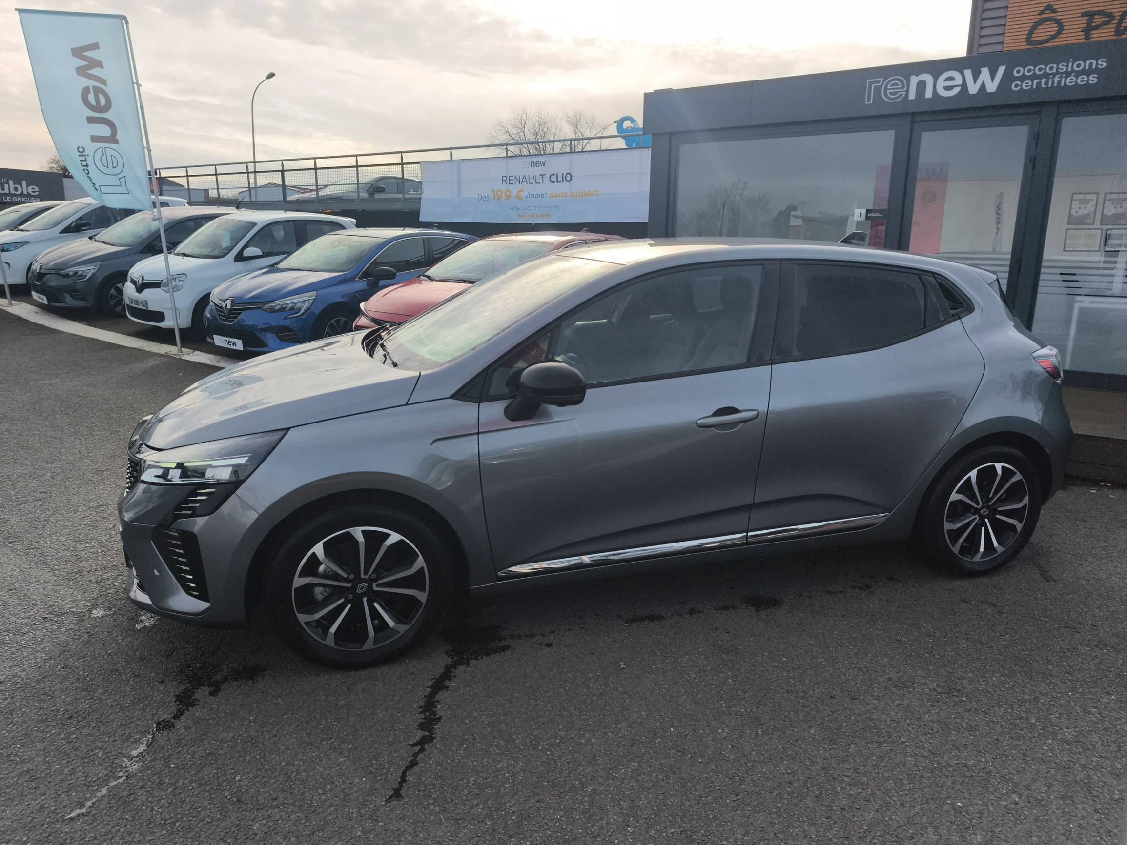 Vente en ligne Renault Clio 5 Clio E-Tech full hybrid 145 au prix de 19 290 €