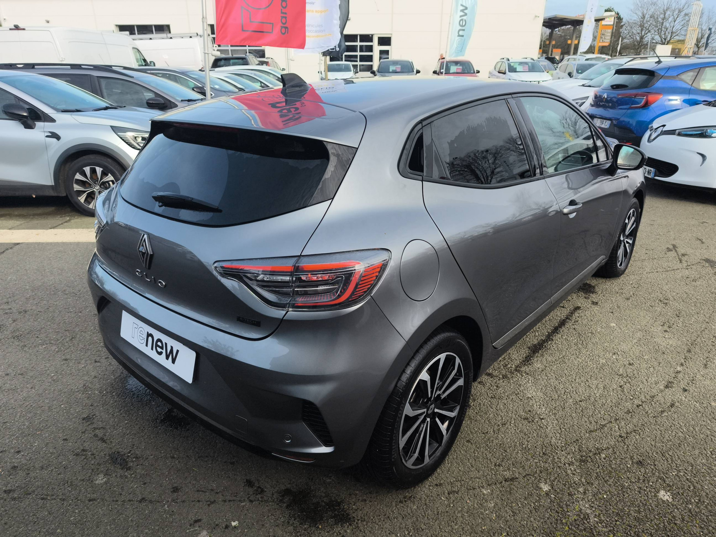 Vente en ligne Renault Clio 5 Clio E-Tech full hybrid 145 au prix de 19 290 €