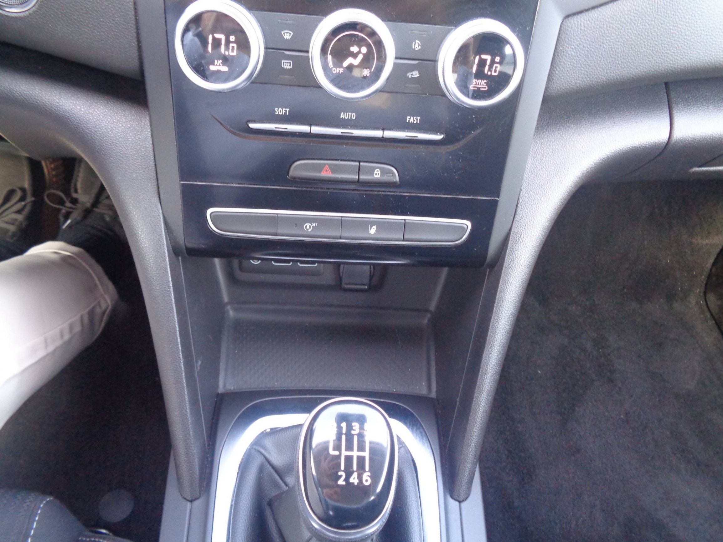 Vente en ligne Renault Megane 4 Mégane IV Berline Blue dCi 115 - 20 au prix de 14 190 €