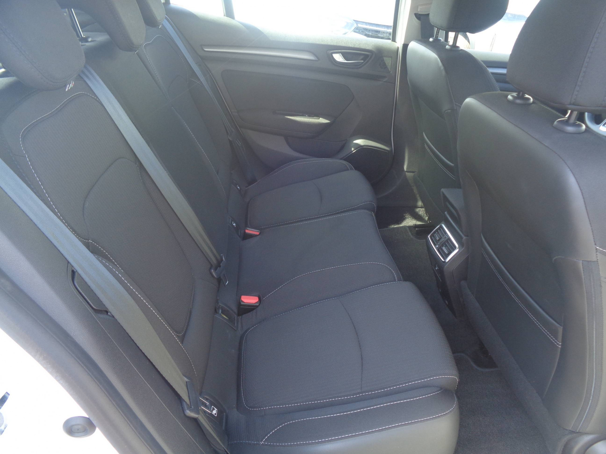 Vente en ligne Renault Megane 4 Mégane IV Berline Blue dCi 115 - 20 au prix de 14 190 €