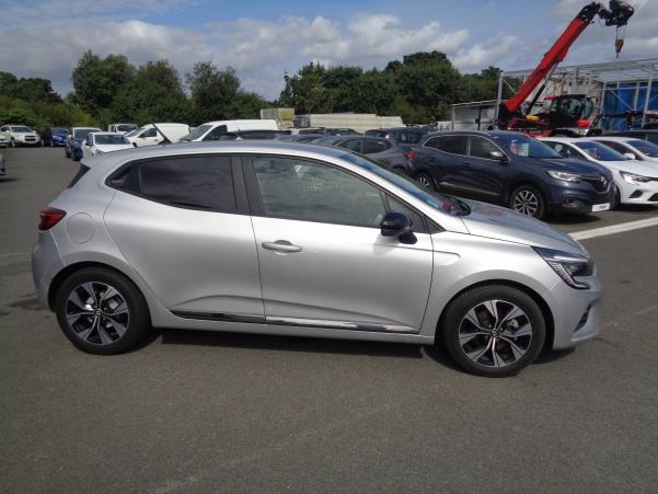 Vente en ligne Renault Clio 5 Clio E-Tech full hybrid 145 au prix de 18 990 €