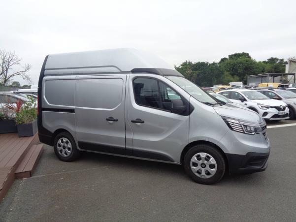 Vente en ligne Renault Trafic 3 Fourgon TRAFIC FGN L1H2 3T BLUE DCI 150 GSR2 au prix de 33 490 €