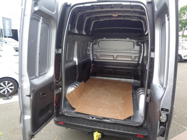 Vente en ligne Renault Trafic 3 Fourgon TRAFIC FGN L1H2 3T BLUE DCI 150 GSR2 au prix de 33 490 €