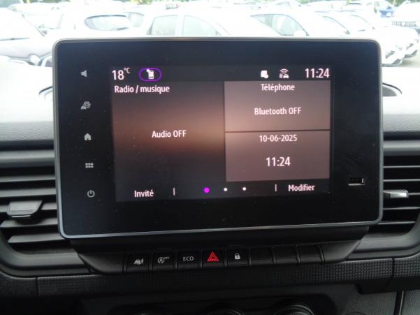 Vente en ligne Renault Trafic 3 Fourgon TRAFIC FGN L1H2 3T BLUE DCI 150 GSR2 au prix de 33 490 €