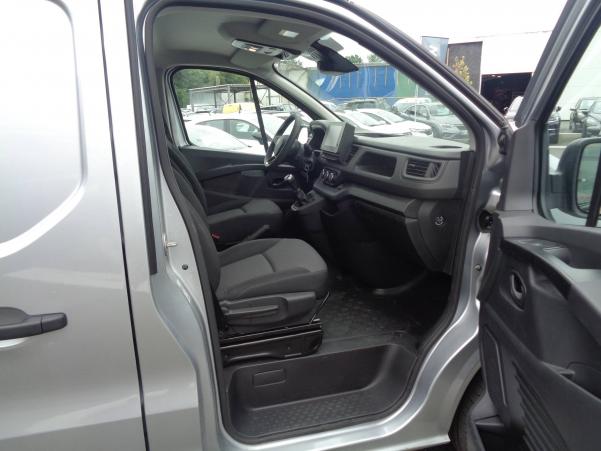 Vente en ligne Renault Trafic 3 Fourgon TRAFIC FGN L1H2 3T BLUE DCI 150 GSR2 au prix de 33 490 €